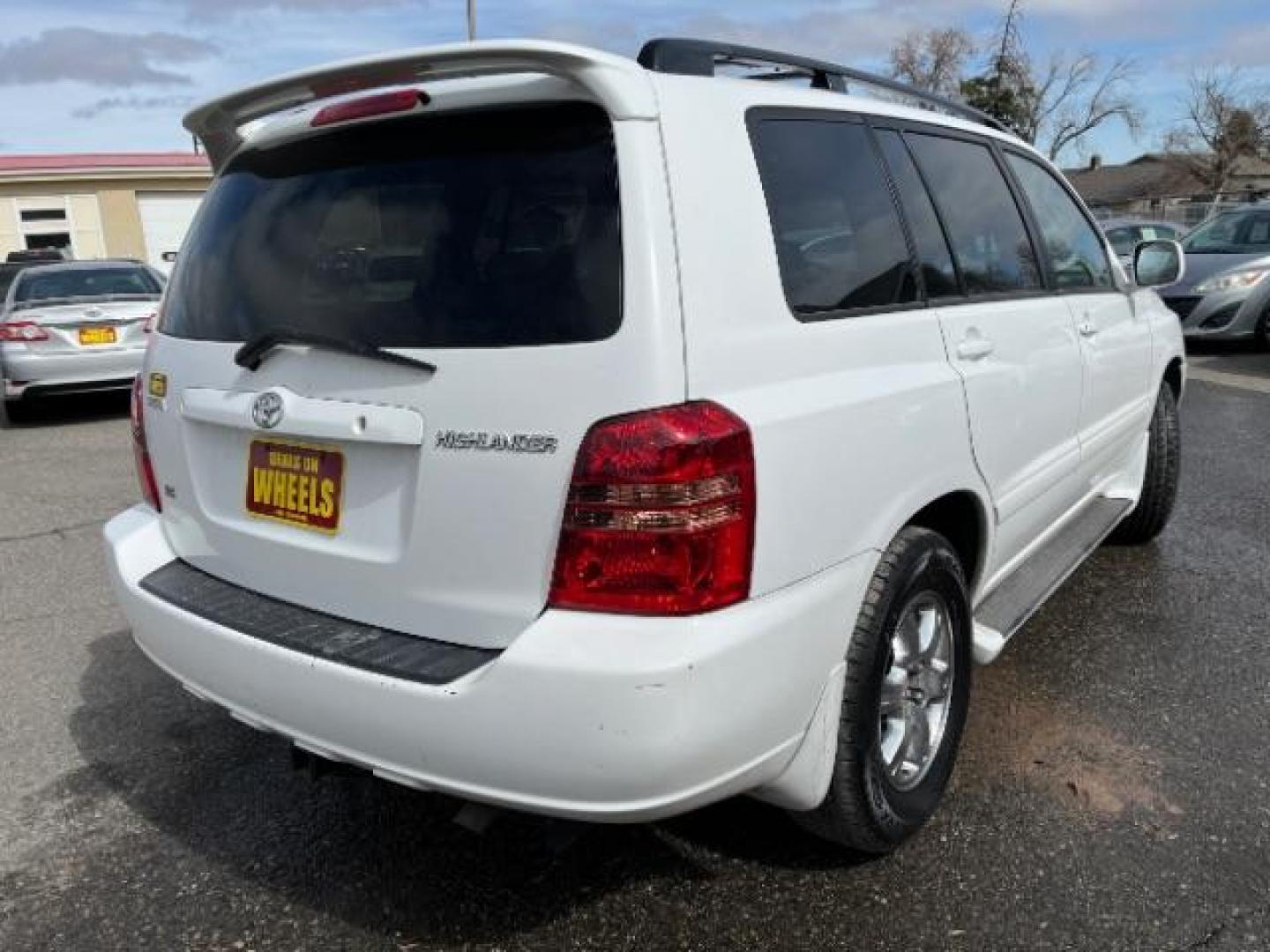 2002 Sundown Red Pearl Toyota Highlander Limited V6 2WD (JTEGF21A220) with an 3.0L V6 DOHC 24V engine, 4-Speed Automatic transmission, located at 1821 N Montana Ave., Helena, MT, 59601, 0.000000, 0.000000 - Photo#2