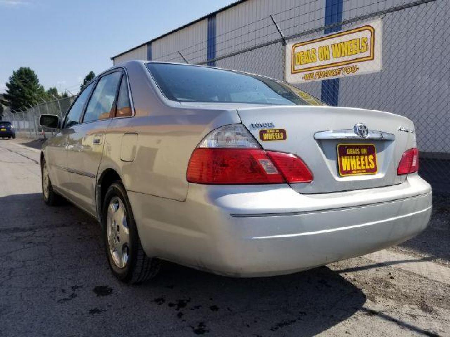 2003 Stratosphere Mica Toyota Avalon XLS (4T1BF28B43U) with an 3.0L V6 DOHC 24V engine, 4-Speed Automatic transmission, located at 1800 West Broadway, Missoula, 59808, (406) 543-1986, 46.881348, -114.023628 - Photo#3