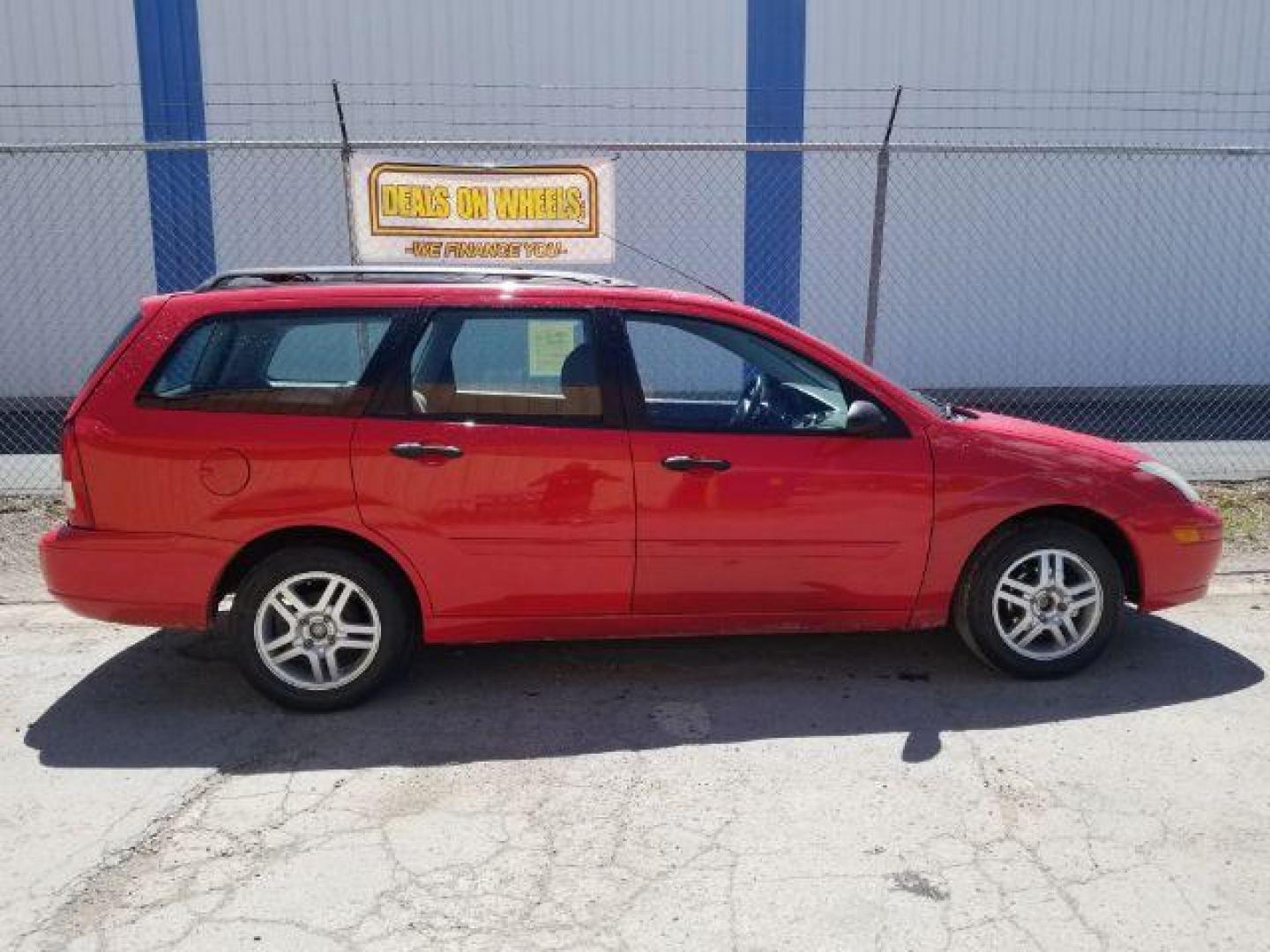 2004 Ford Focus Wagon SE (1FAHP36364W) with an 2.0L L4 DOHC 16V engine, located at 1821 N Montana Ave., Helena, MT, 59601, 0.000000, 0.000000 - Photo#5