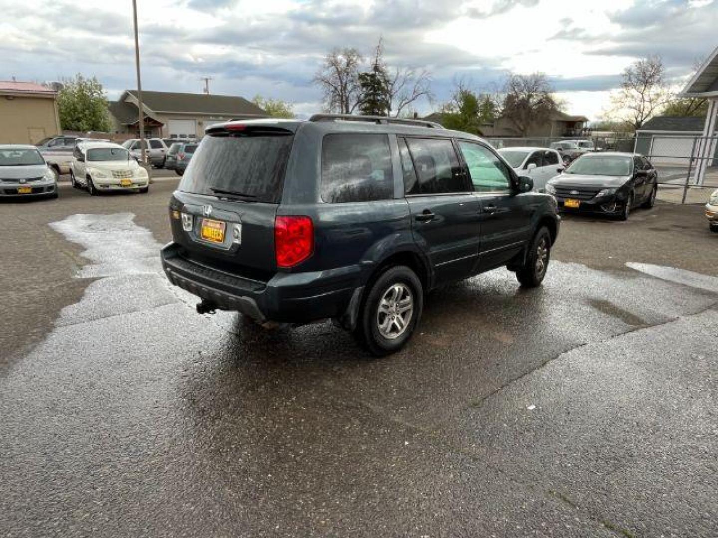 2004 Honda Pilot EX w/ Leather (2HKYF18584H) with an 3.5L V6 SOHC 24V engine, 5-Speed Automatic transmission, located at 1821 N Montana Ave., Helena, MT, 59601, 0.000000, 0.000000 - Photo#3