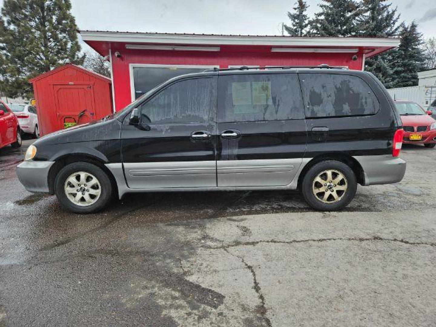 2004 Kia Sedona LX (KNDUP131046) with an 3.5L V6 DOHC 16V engine, 5-Speed Automatic transmission, located at 601 E. Idaho St., Kalispell, MT, 59901, (406) 300-4664, 0.000000, 0.000000 - Photo#1