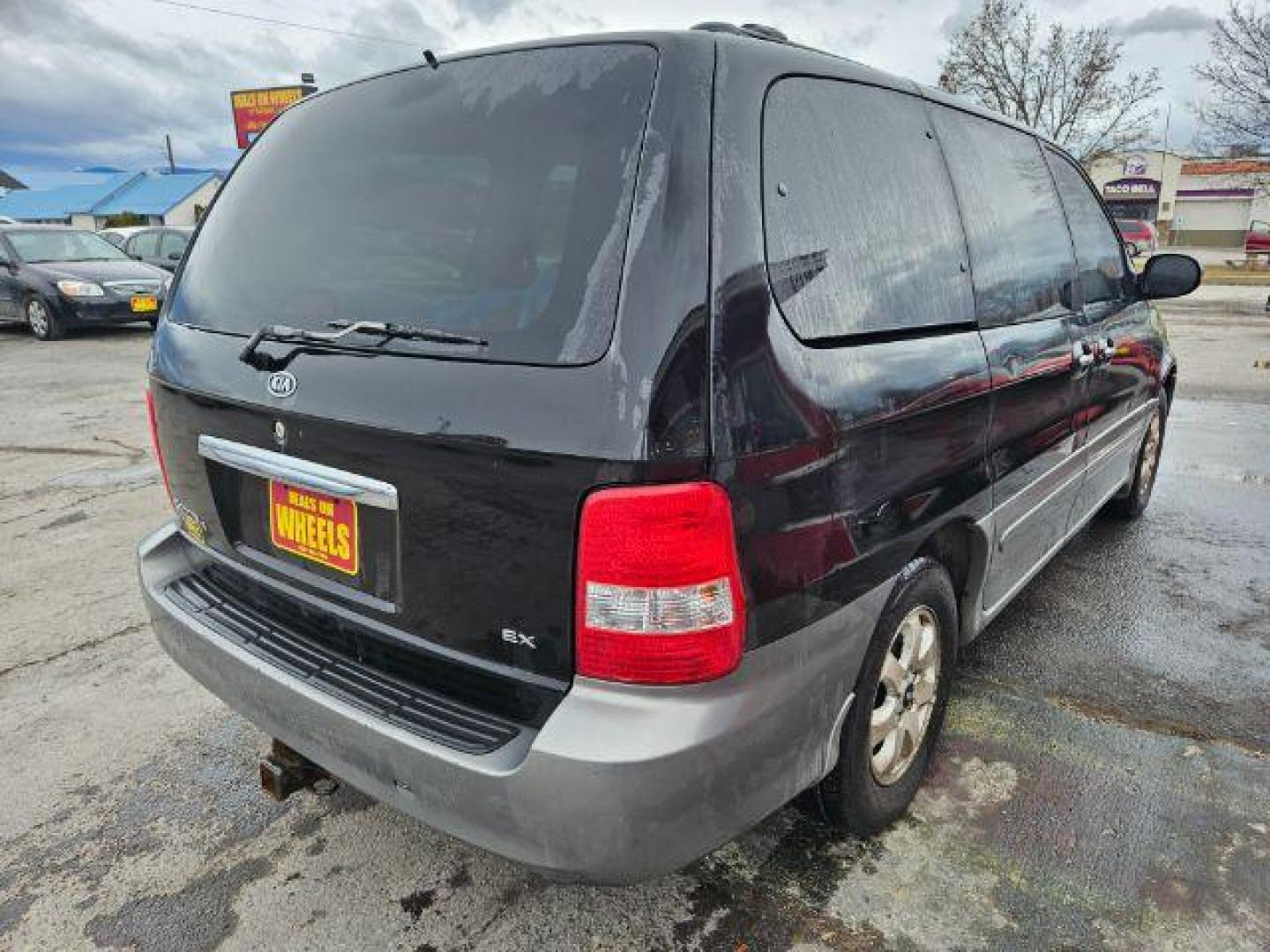 2004 Kia Sedona LX (KNDUP131046) with an 3.5L V6 DOHC 16V engine, 5-Speed Automatic transmission, located at 601 E. Idaho St., Kalispell, MT, 59901, (406) 300-4664, 0.000000, 0.000000 - Photo#4