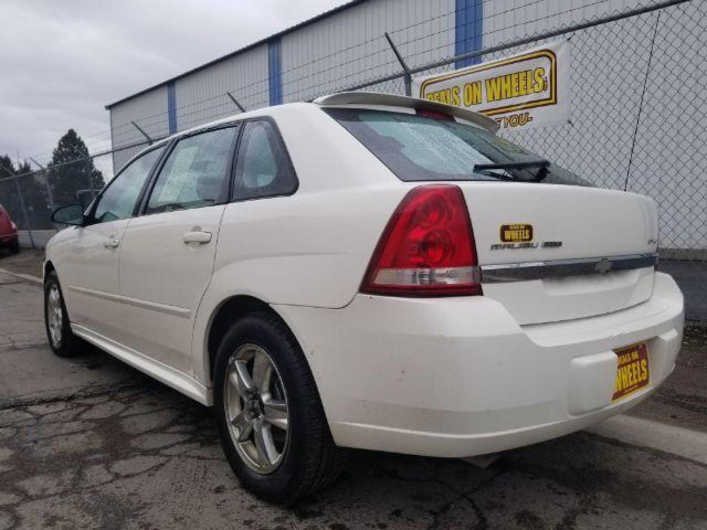 2005 Chevrolet Malibu MAXX LT (1G1ZU64875F) with an 3.5L V6 OHV 12V engine, 4-Speed Automatic transmission, located at 601 E. Idaho St., Kalispell, MT, 59901, (406) 300-4664, 0.000000, 0.000000 - Photo#5