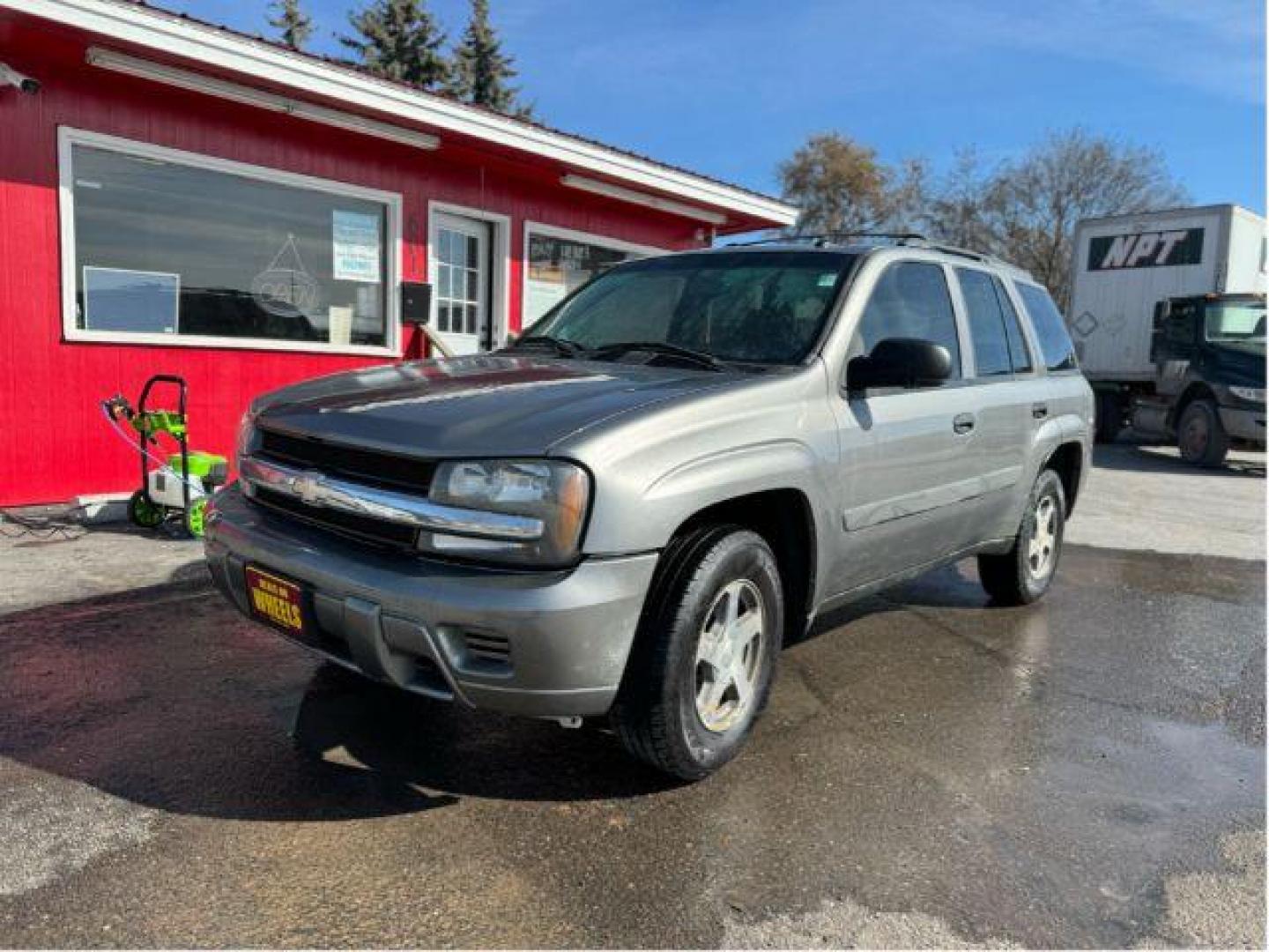 2005 Chevrolet TrailBlazer LS 4WD (1GNDT13S452) with an 4.2L L6 DOHC 24V engine, 4-Speed Automatic transmission, located at 601 E. Idaho St., Kalispell, MT, 59901, (406) 300-4664, 0.000000, 0.000000 - Photo#0