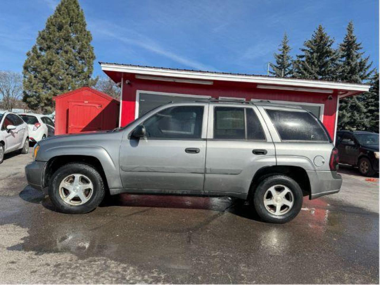 2005 Chevrolet TrailBlazer LS 4WD (1GNDT13S452) with an 4.2L L6 DOHC 24V engine, 4-Speed Automatic transmission, located at 601 E. Idaho St., Kalispell, MT, 59901, (406) 300-4664, 0.000000, 0.000000 - Photo#1