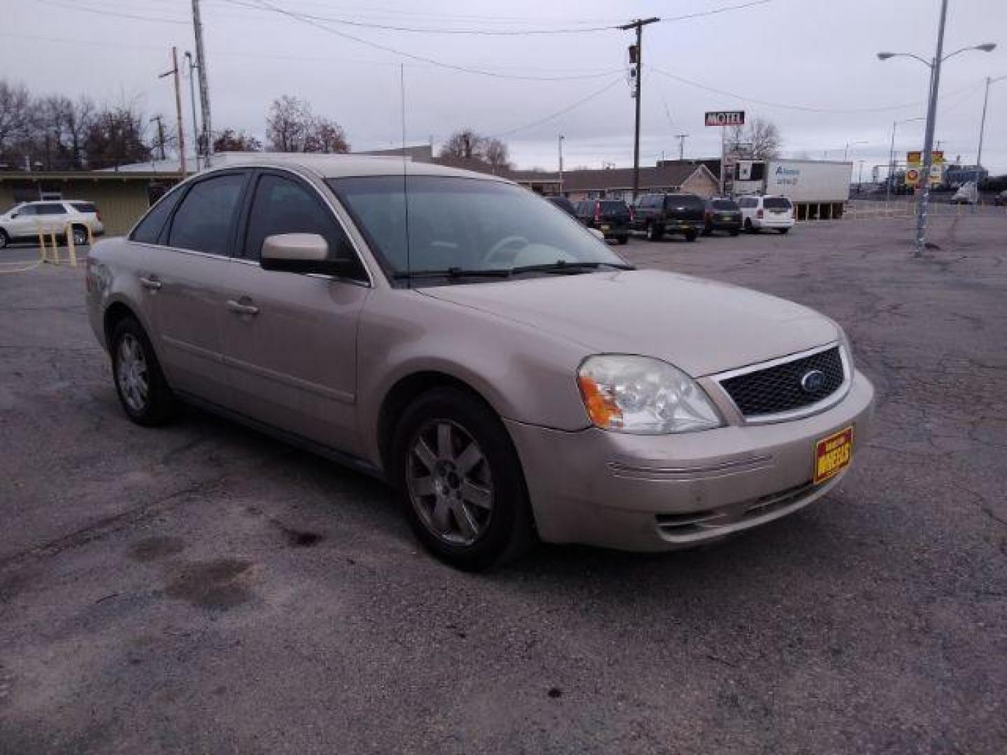 2005 Ford Five Hundred SE (1FAFP23135G) with an 3.0L V6 DOHC 24V engine, located at 4047 Montana Ave., Billings, MT, 59101, 45.770847, -108.529800 - Photo#3