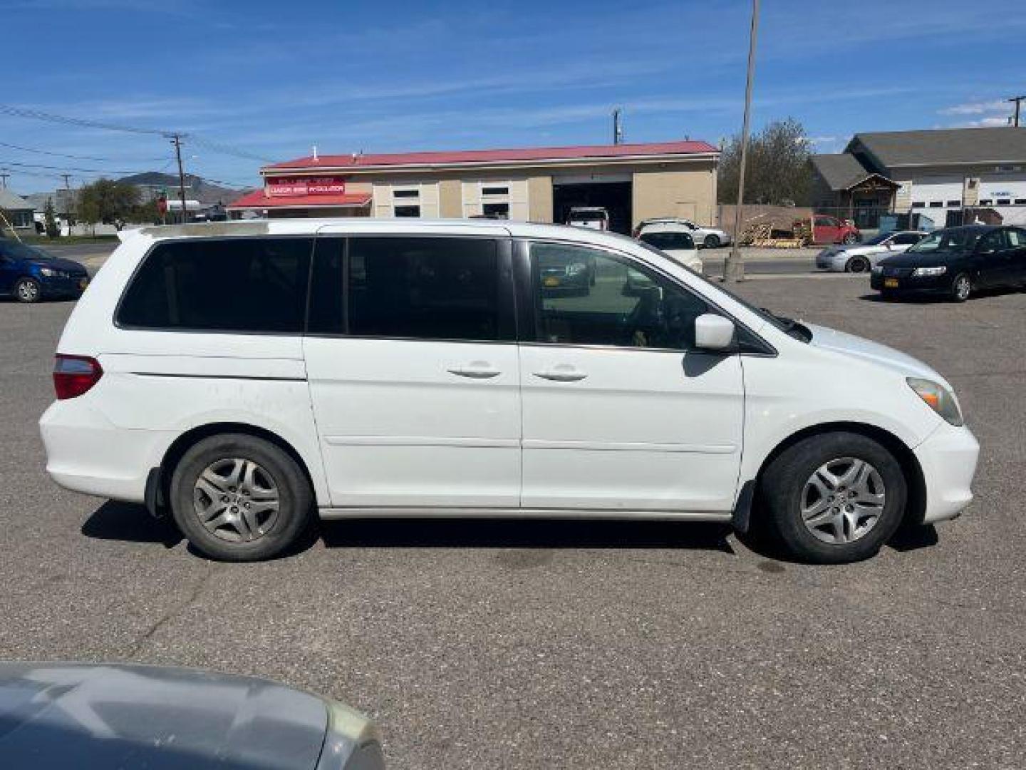 2005 Honda Odyssey EX w/ Leather DVD (5FNRL38745B) with an 3.5L V6 SOHC 24V engine, 5-Speed Automatic transmission, located at 1821 N Montana Ave., Helena, MT, 59601, 0.000000, 0.000000 - Photo#2