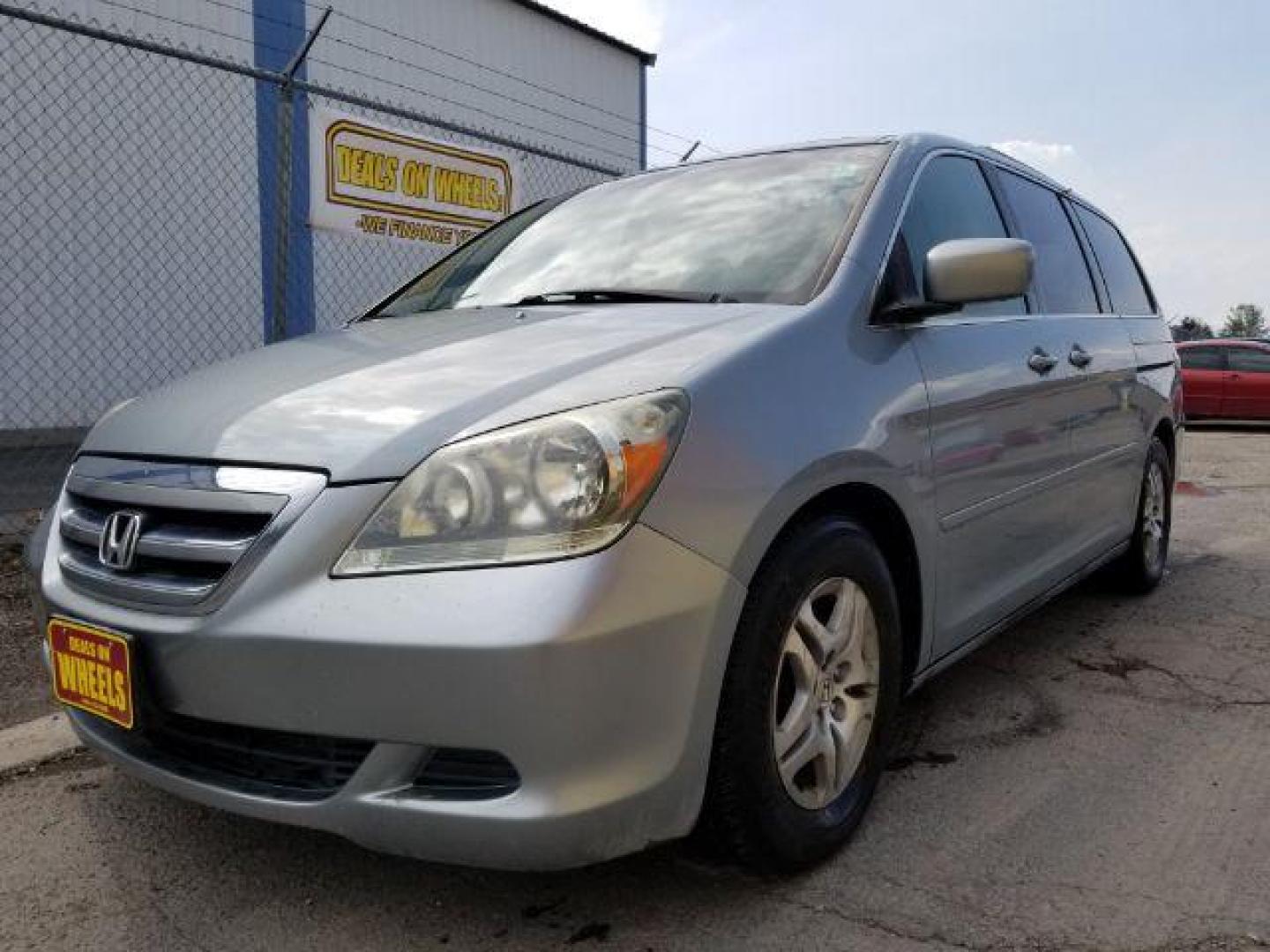 2005 Honda Odyssey EX w/ Leather DVD (5FNRL38735B) with an 3.5L V6 SOHC 24V engine, 5-Speed Automatic transmission, located at 601 E. Idaho St., Kalispell, MT, 59901, (406) 300-4664, 0.000000, 0.000000 - Photo#0