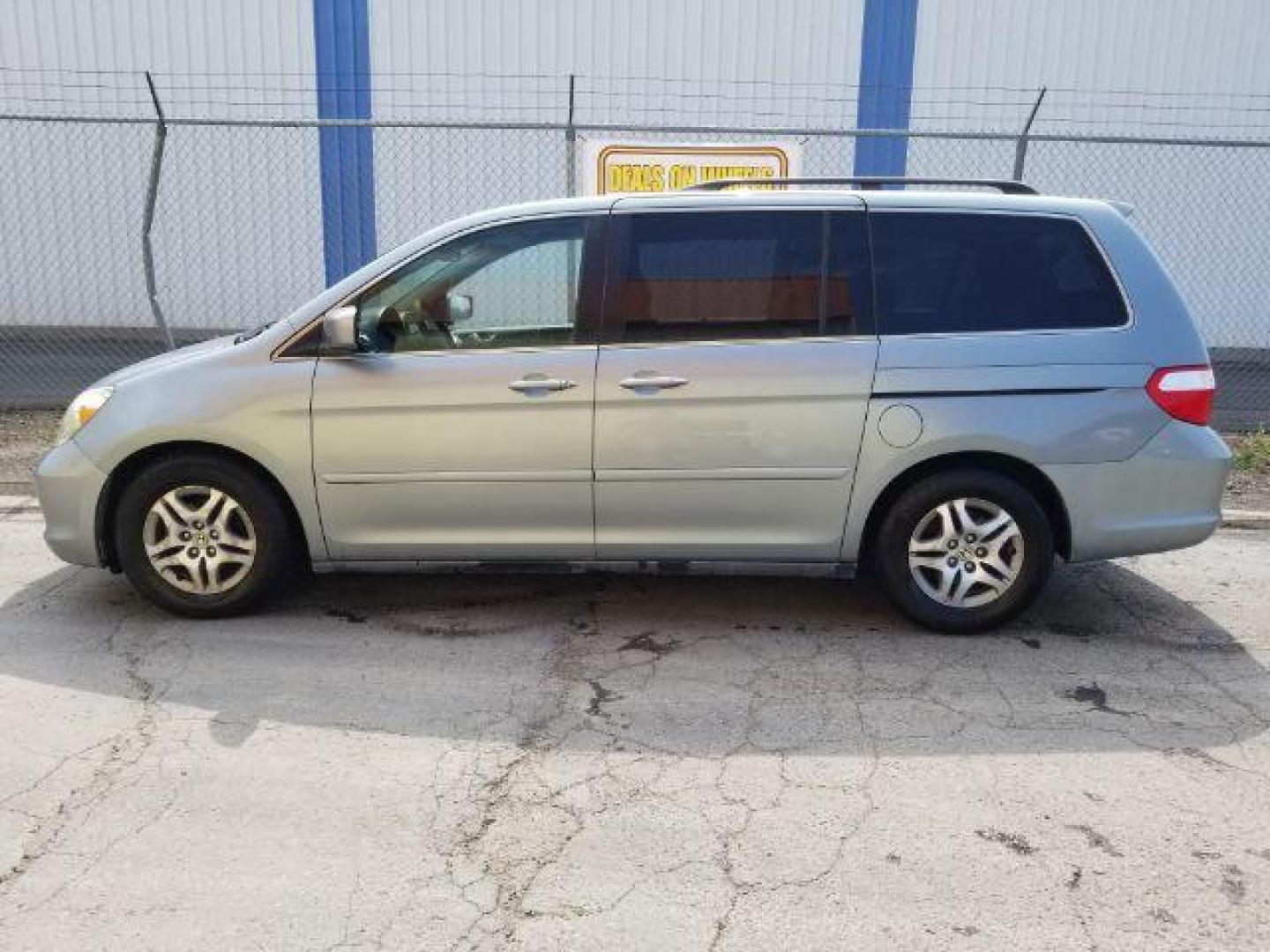 2005 Honda Odyssey EX w/ Leather DVD (5FNRL38735B) with an 3.5L V6 SOHC 24V engine, 5-Speed Automatic transmission, located at 601 E. Idaho St., Kalispell, MT, 59901, (406) 300-4664, 0.000000, 0.000000 - Photo#3