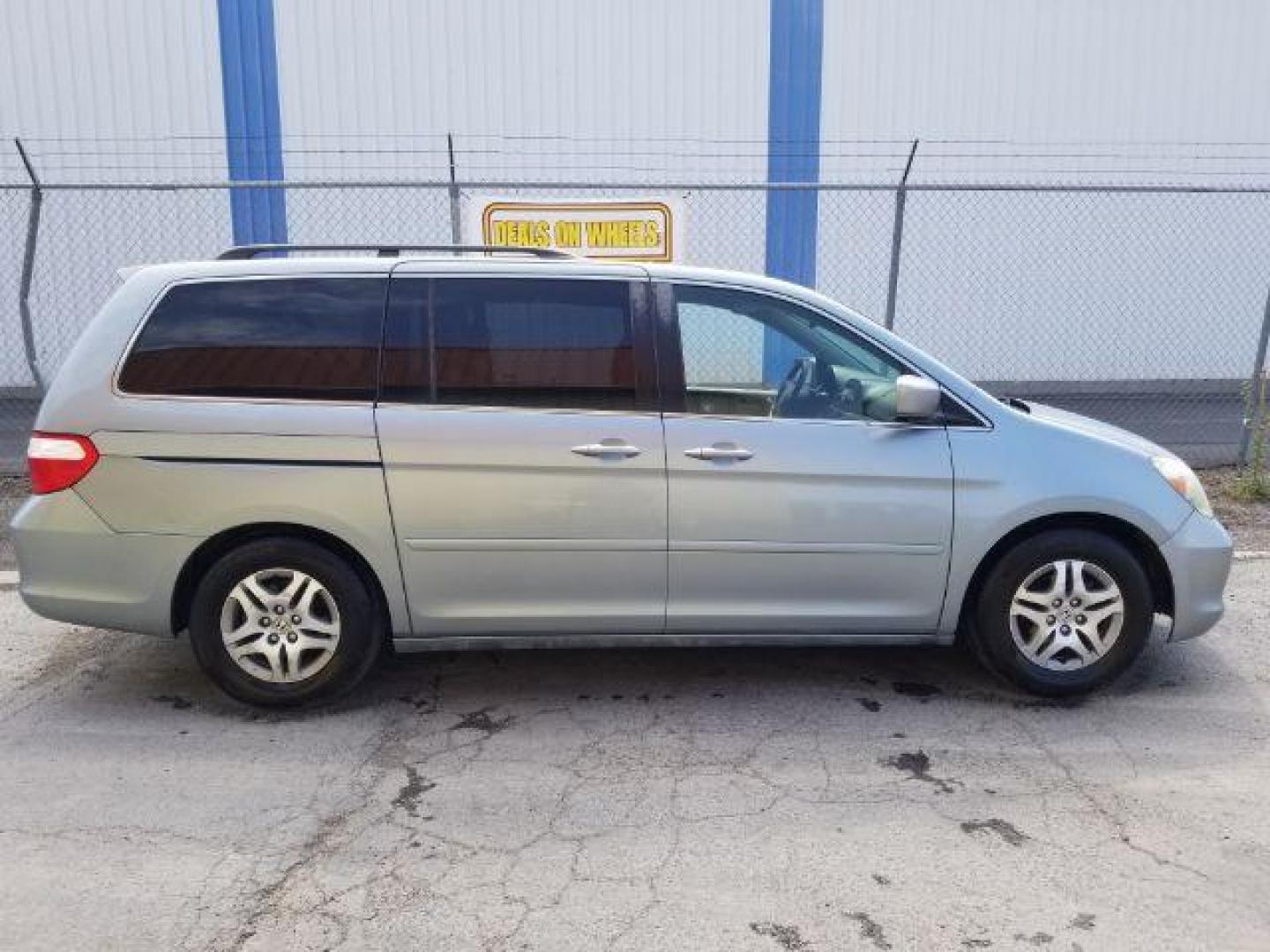 2005 Honda Odyssey EX w/ Leather DVD (5FNRL38735B) with an 3.5L V6 SOHC 24V engine, 5-Speed Automatic transmission, located at 601 E. Idaho St., Kalispell, MT, 59901, (406) 300-4664, 0.000000, 0.000000 - Photo#6