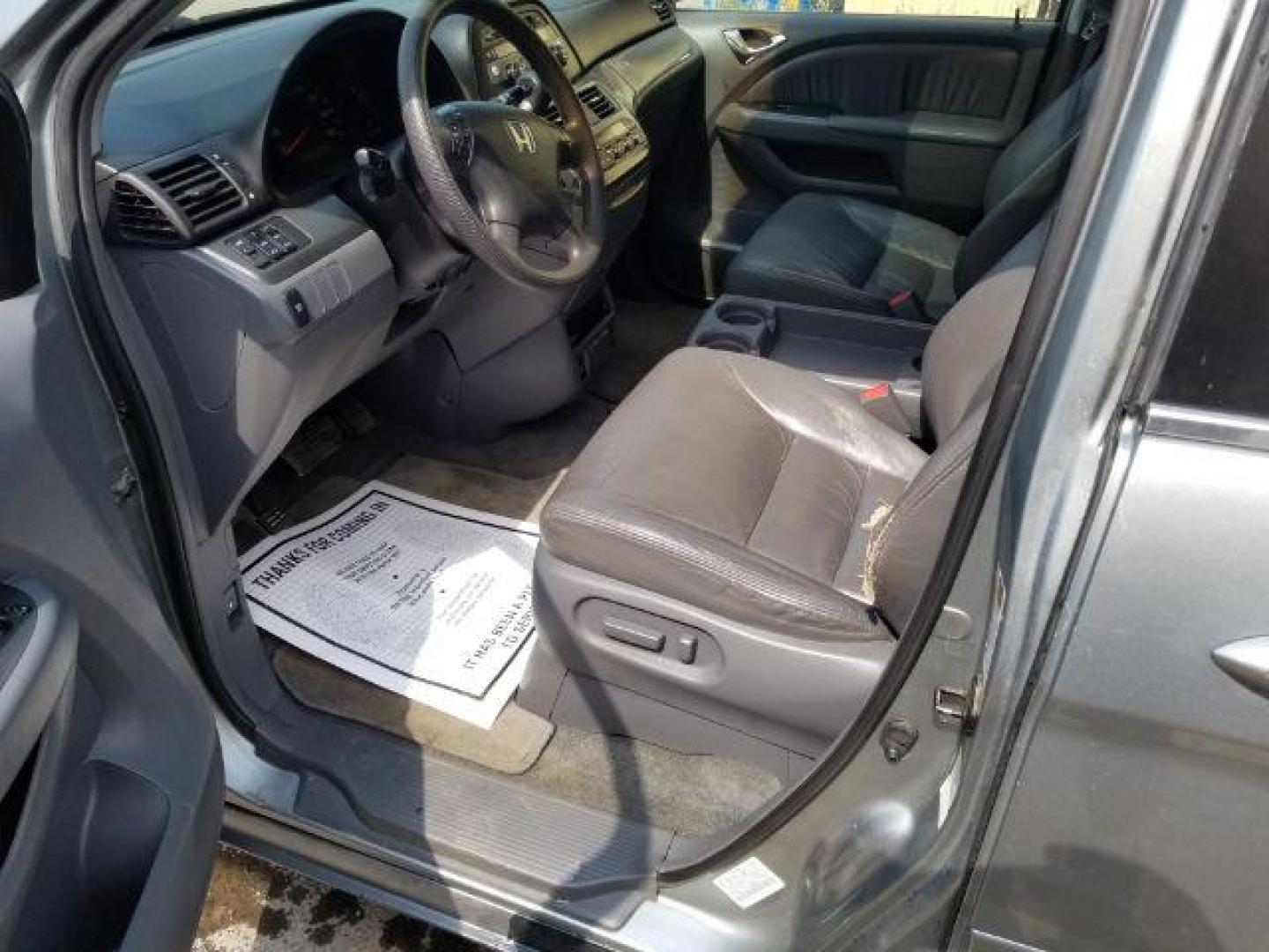 2005 Honda Odyssey EX w/ Leather DVD (5FNRL38735B) with an 3.5L V6 SOHC 24V engine, 5-Speed Automatic transmission, located at 601 E. Idaho St., Kalispell, MT, 59901, (406) 300-4664, 0.000000, 0.000000 - Photo#7