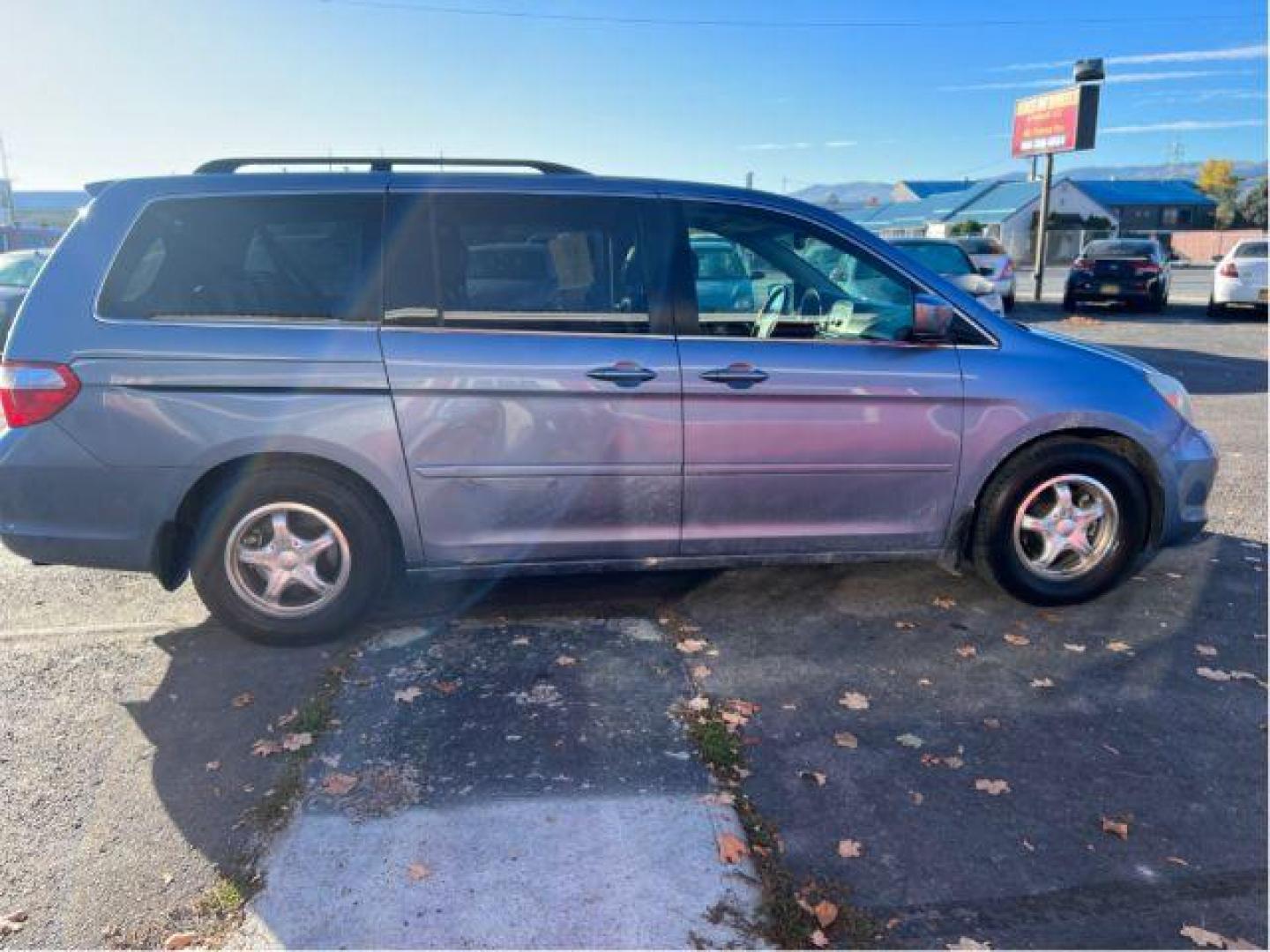 2005 Honda Odyssey Touring (5FNRL38895B) with an 3.5L V6 SOHC 24V engine, 5-Speed Automatic transmission, located at 601 E. Idaho St., Kalispell, MT, 59901, (406) 300-4664, 0.000000, 0.000000 - Photo#5