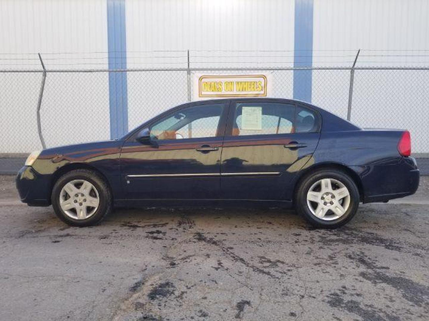 2006 Chevrolet Malibu LT (1G1ZT51886F) with an 3.5L V6 OHV 12V engine, 4-Speed Automatic transmission, located at 601 E. Idaho St., Kalispell, MT, 59901, (406) 300-4664, 0.000000, 0.000000 - Photo#6