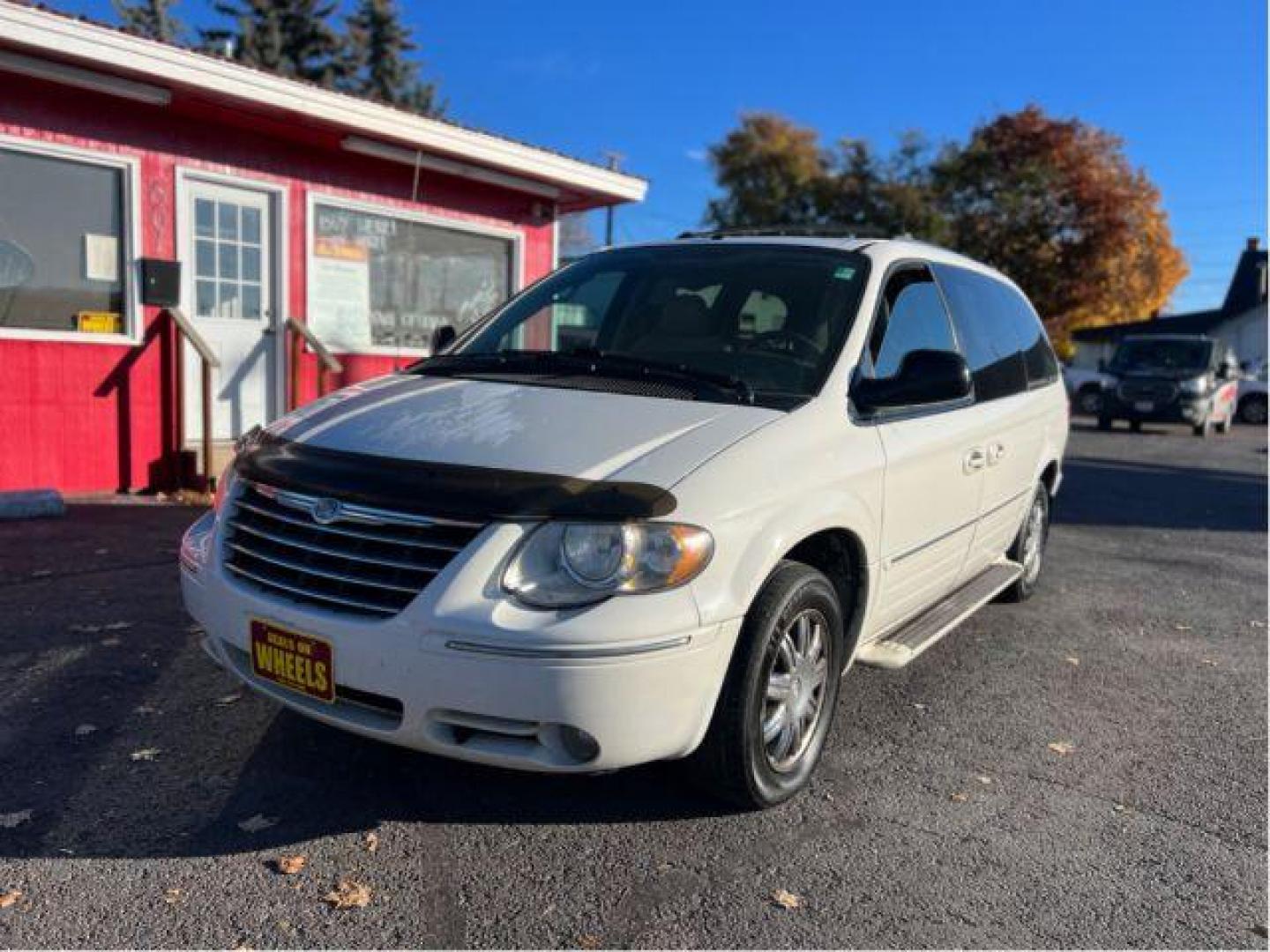 2006 Chrysler Town and Country Limited (2A4GP64L66R) with an 3.8L V6 OHV 12V engine, 4-Speed Automatic transmission, located at 601 E. Idaho St., Kalispell, MT, 59901, (406) 300-4664, 0.000000, 0.000000 - Photo#0