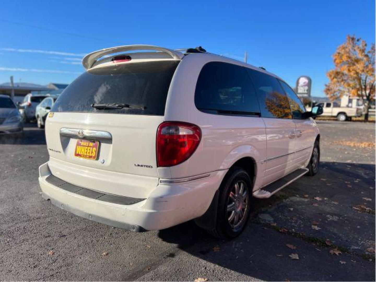 2006 Chrysler Town and Country Limited (2A4GP64L66R) with an 3.8L V6 OHV 12V engine, 4-Speed Automatic transmission, located at 601 E. Idaho St., Kalispell, MT, 59901, (406) 300-4664, 0.000000, 0.000000 - Photo#3