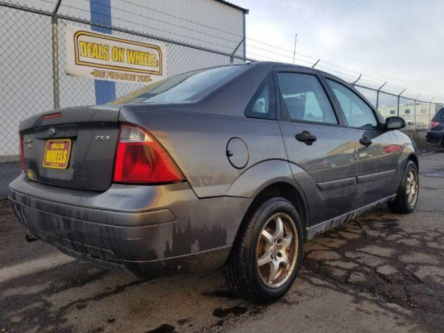 2006 Ford Focus ZX4 SE (1FAFP34N86W) with an 2.0L L4 DOHC 16V engine, located at 1800 West Broadway, Missoula, 59808, (406) 543-1986, 46.881348, -114.023628 - Photo#4