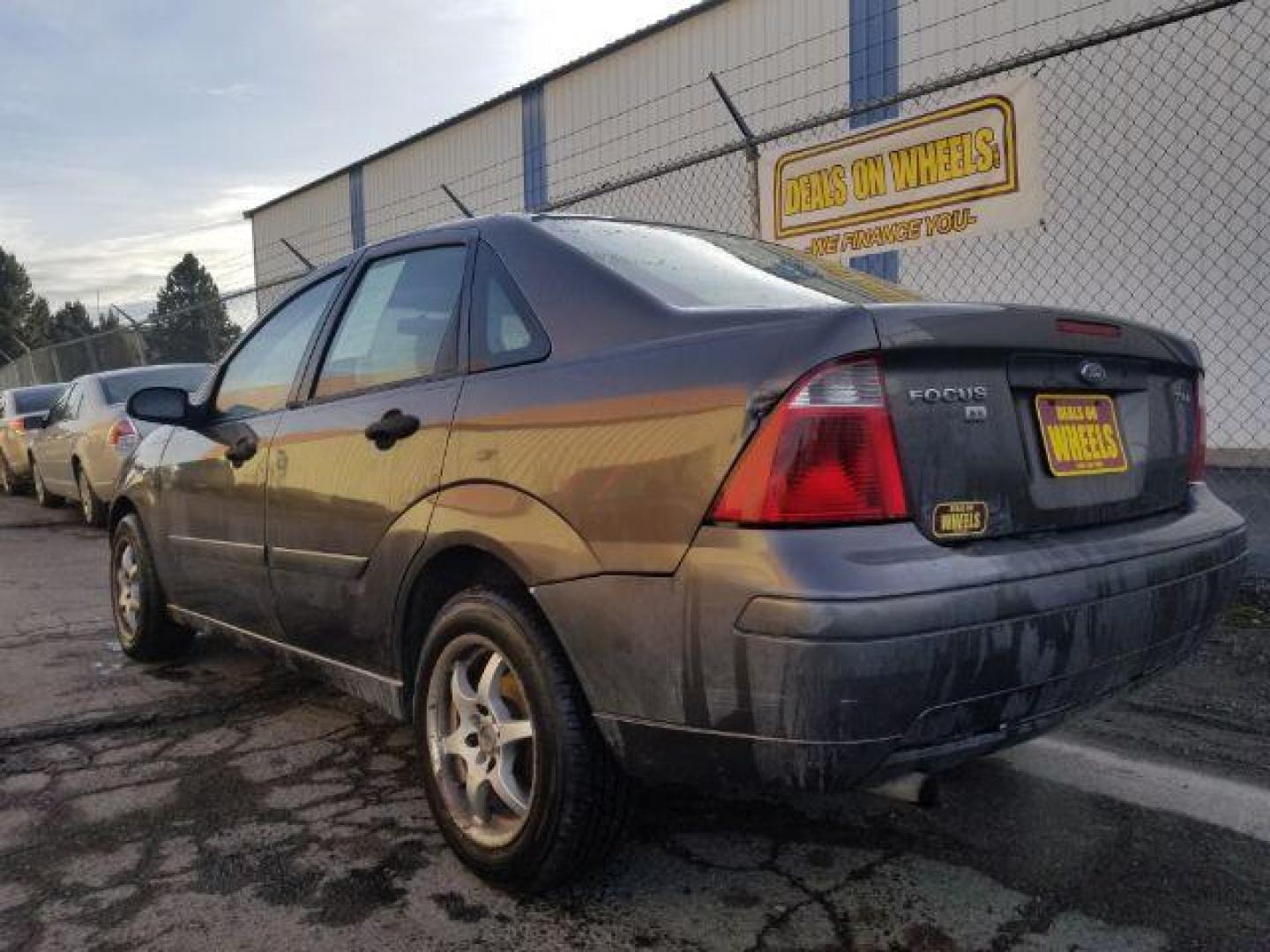 2006 Ford Focus ZX4 SE (1FAFP34N86W) with an 2.0L L4 DOHC 16V engine, located at 1800 West Broadway, Missoula, 59808, (406) 543-1986, 46.881348, -114.023628 - Photo#5