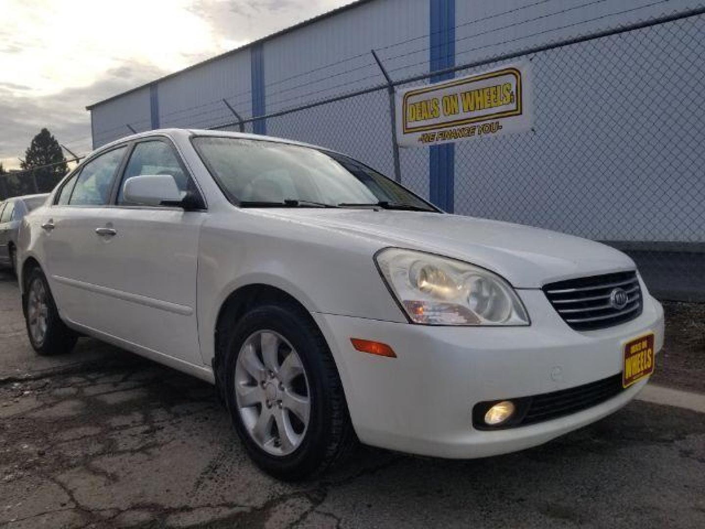 2006 Kia Optima EX V6 (KNAGE124965) with an 2.7L V6 24V DOHC engine, 4-Speed Automatic transmission, located at 601 E. Idaho St., Kalispell, MT, 59901, (406) 300-4664, 0.000000, 0.000000 - Photo#2