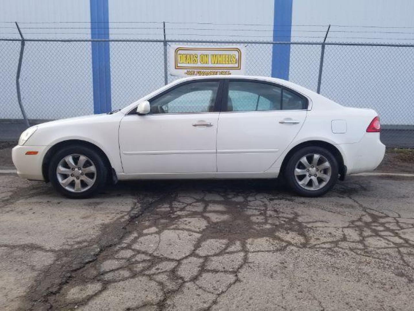 2006 Kia Optima EX V6 (KNAGE124965) with an 2.7L V6 24V DOHC engine, 4-Speed Automatic transmission, located at 601 E. Idaho St., Kalispell, MT, 59901, (406) 300-4664, 0.000000, 0.000000 - Photo#6