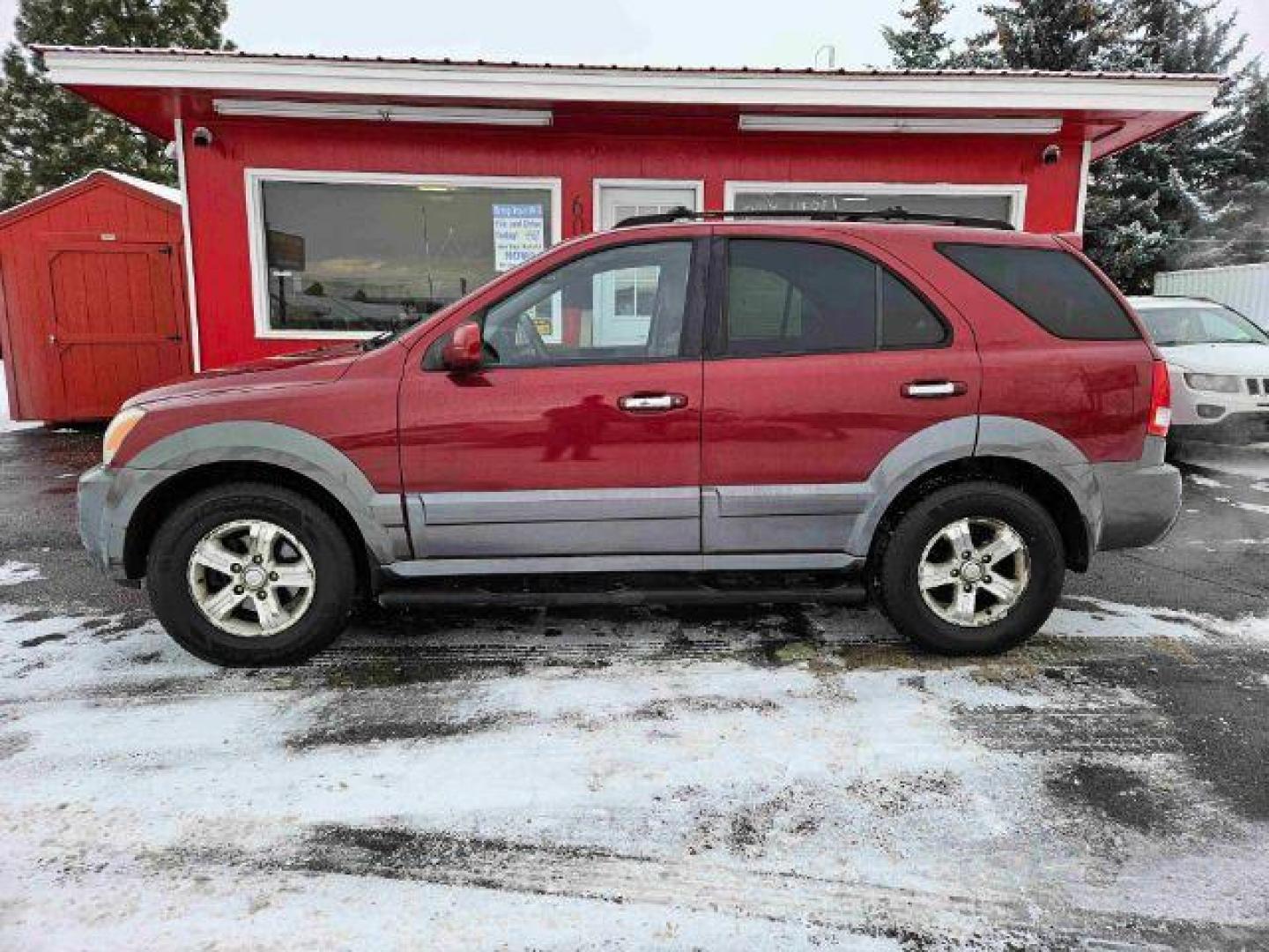 2006 Kia Sorento EX 4WD (KNDJC733665) with an 3.5L V6 DOHC 16V engine, 5-Speed Automatic transmission, located at 601 E. Idaho St., Kalispell, MT, 59901, (406) 300-4664, 0.000000, 0.000000 - Photo#1