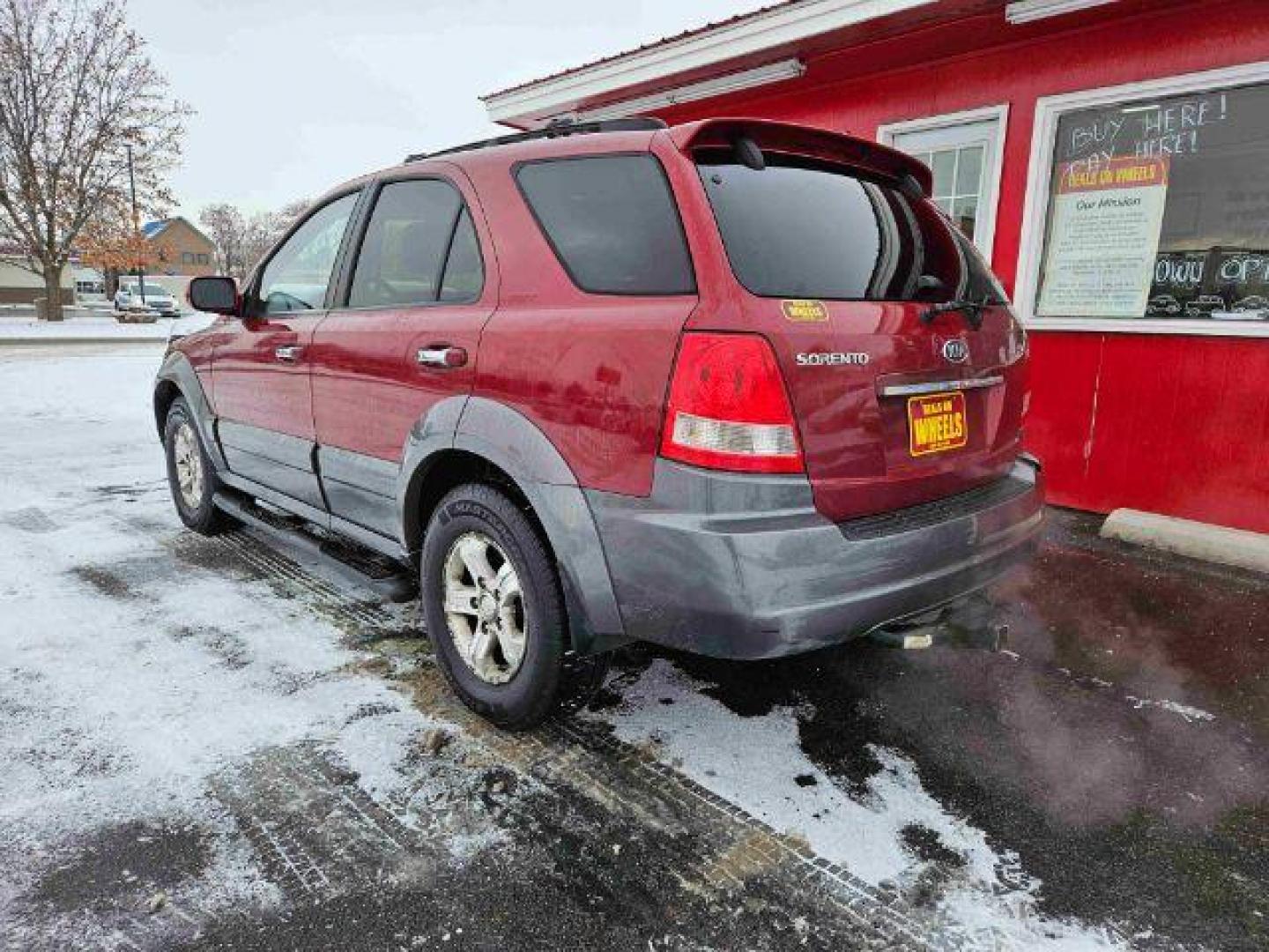 2006 Kia Sorento EX 4WD (KNDJC733665) with an 3.5L V6 DOHC 16V engine, 5-Speed Automatic transmission, located at 601 E. Idaho St., Kalispell, MT, 59901, (406) 300-4664, 0.000000, 0.000000 - Photo#2