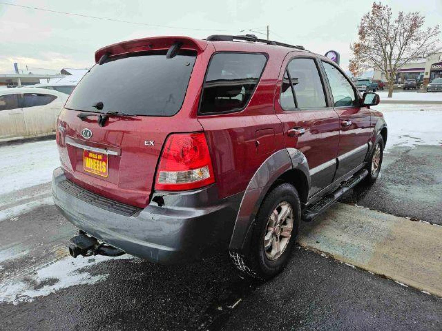 2006 Kia Sorento EX 4WD (KNDJC733665) with an 3.5L V6 DOHC 16V engine, 5-Speed Automatic transmission, located at 601 E. Idaho St., Kalispell, MT, 59901, (406) 300-4664, 0.000000, 0.000000 - Photo#4