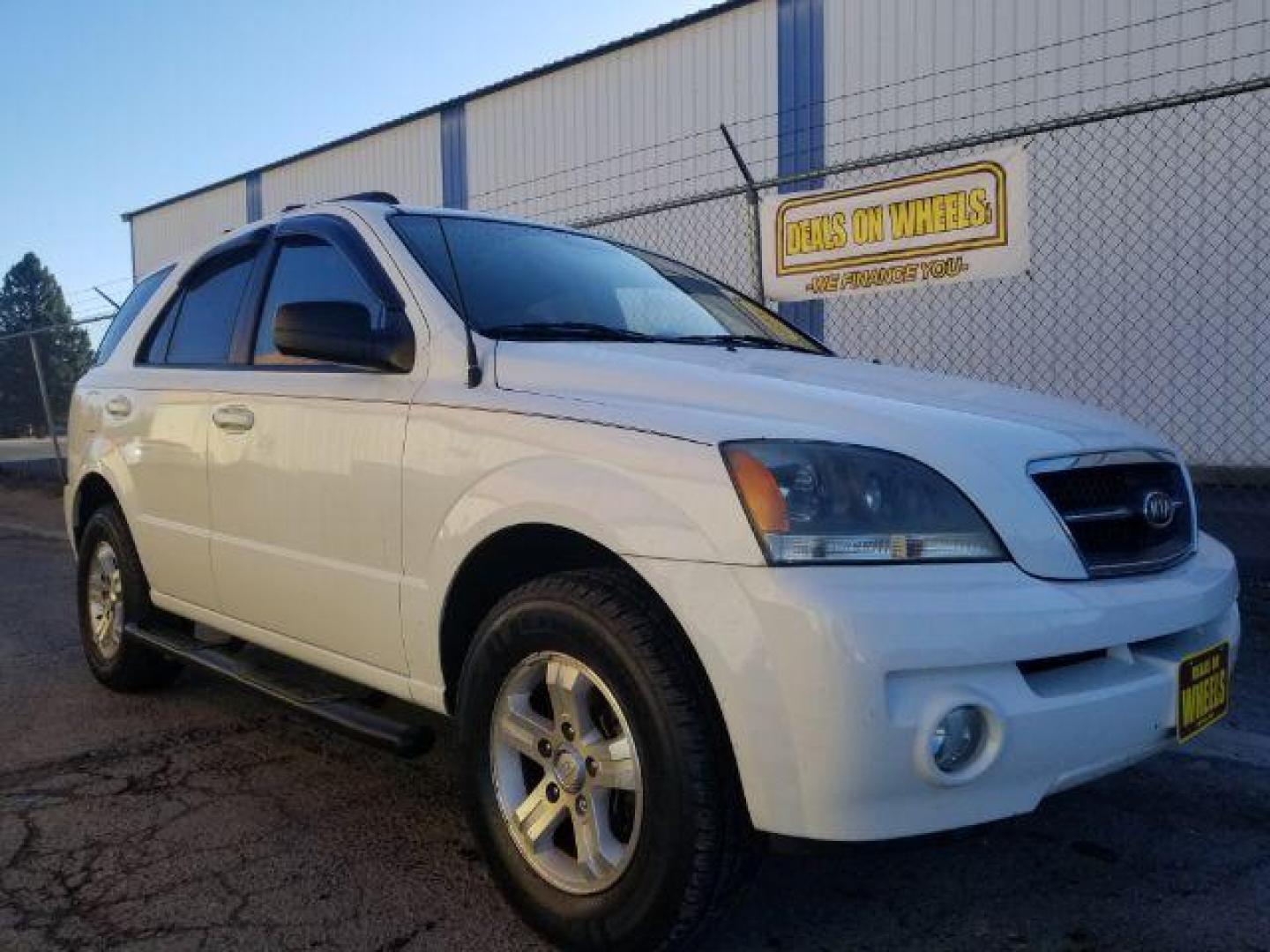 2006 Kia Sorento LX 4WD (KNDJC733865) with an 3.5L V6 DOHC 16V engine, located at 601 E. Idaho St., Kalispell, MT, 59901, (406) 300-4664, 0.000000, 0.000000 - Photo#2