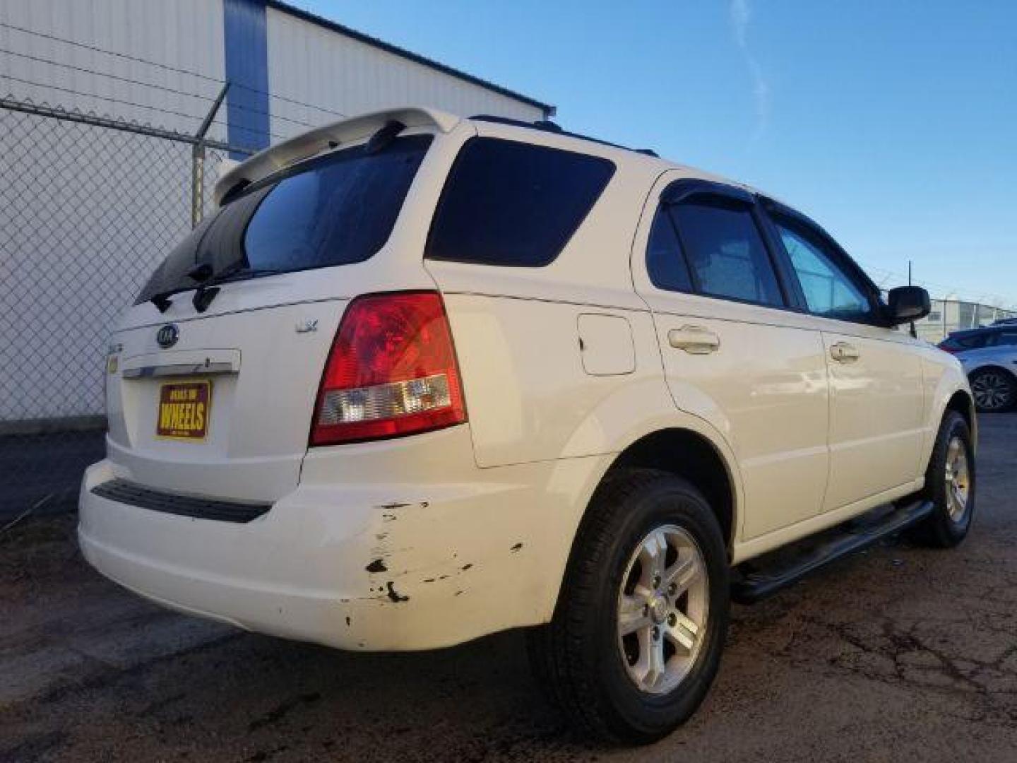 2006 Kia Sorento LX 4WD (KNDJC733865) with an 3.5L V6 DOHC 16V engine, located at 601 E. Idaho St., Kalispell, MT, 59901, (406) 300-4664, 0.000000, 0.000000 - Photo#4