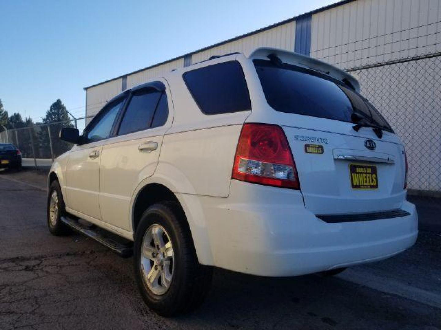 2006 Kia Sorento LX 4WD (KNDJC733865) with an 3.5L V6 DOHC 16V engine, located at 601 E. Idaho St., Kalispell, MT, 59901, (406) 300-4664, 0.000000, 0.000000 - Photo#6