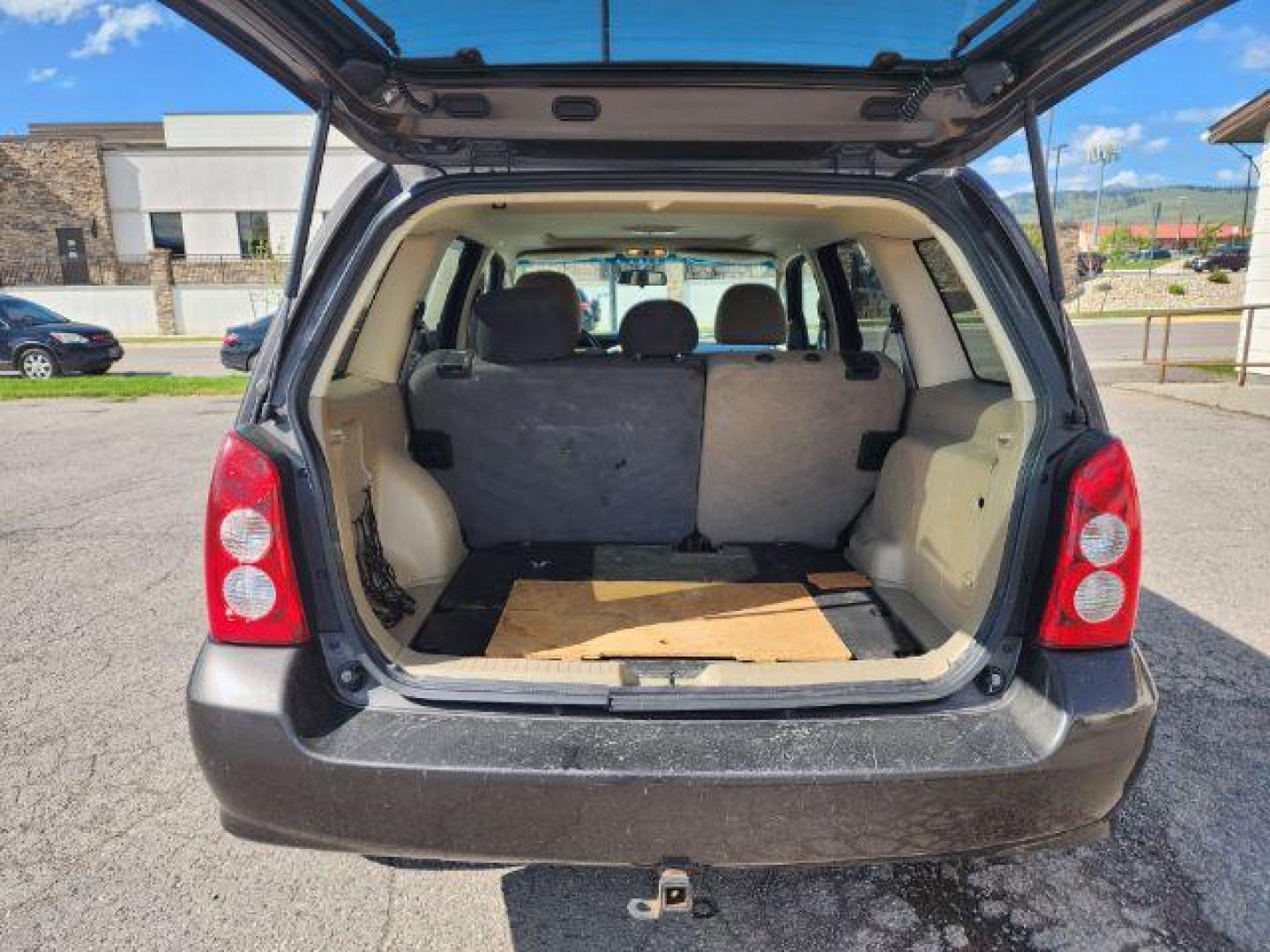 2006 Stormfront Gray Metallic Mazda Tribute s 4WD 4-spd AT (4F2CZ941X6K) with an 3.0L V6 DOHC 24V engine, 4-Speed Automatic transmission, located at 1800 West Broadway, Missoula, 59808, (406) 543-1986, 46.881348, -114.023628 - Photo#8