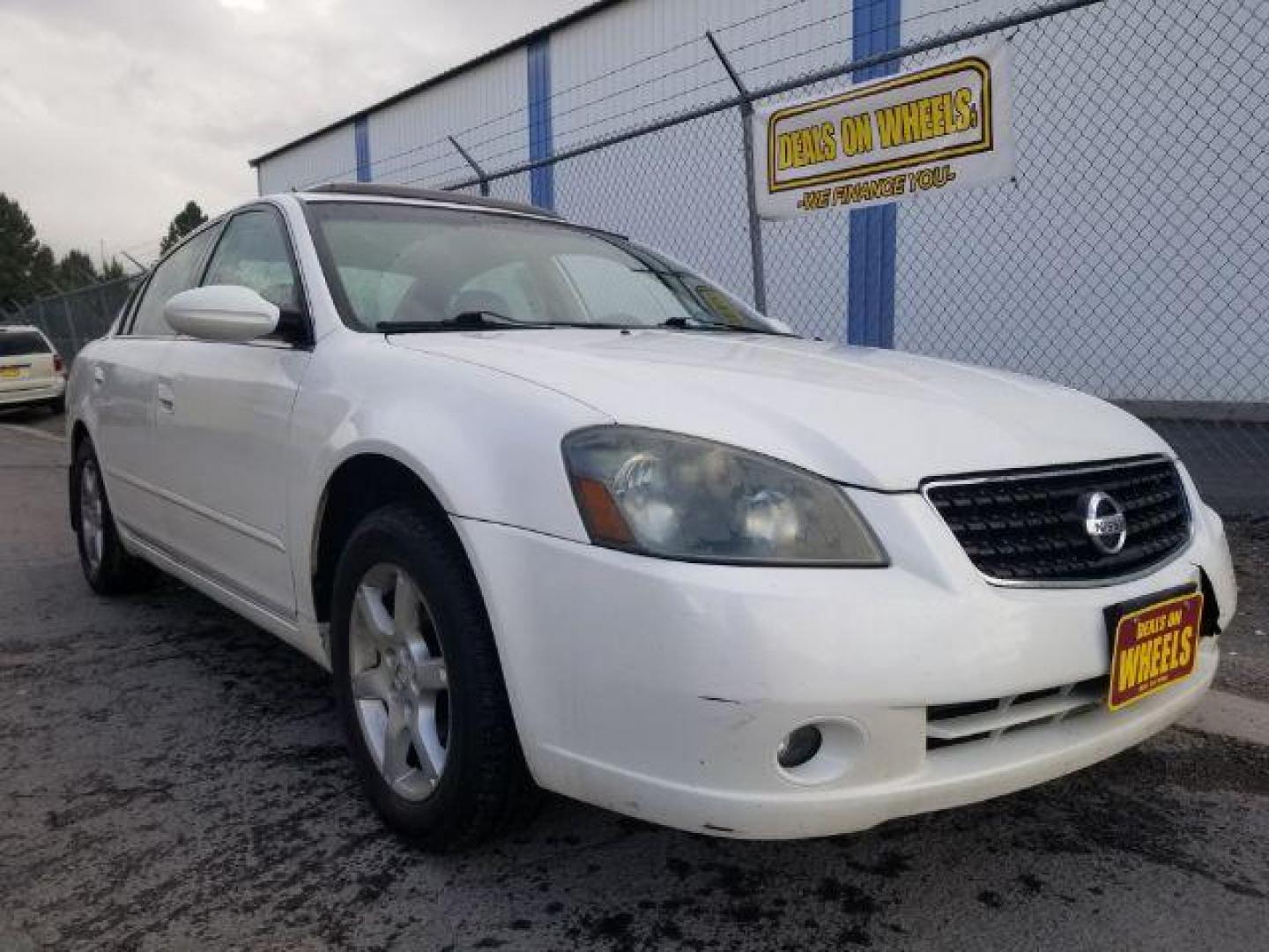 2006 Nissan Altima 3.5 SE (1N4BL11D46N) with an 3.5L V6 DOHC 24V engine, located at 601 E. Idaho St., Kalispell, MT, 59901, (406) 300-4664, 0.000000, 0.000000 - Photo#2