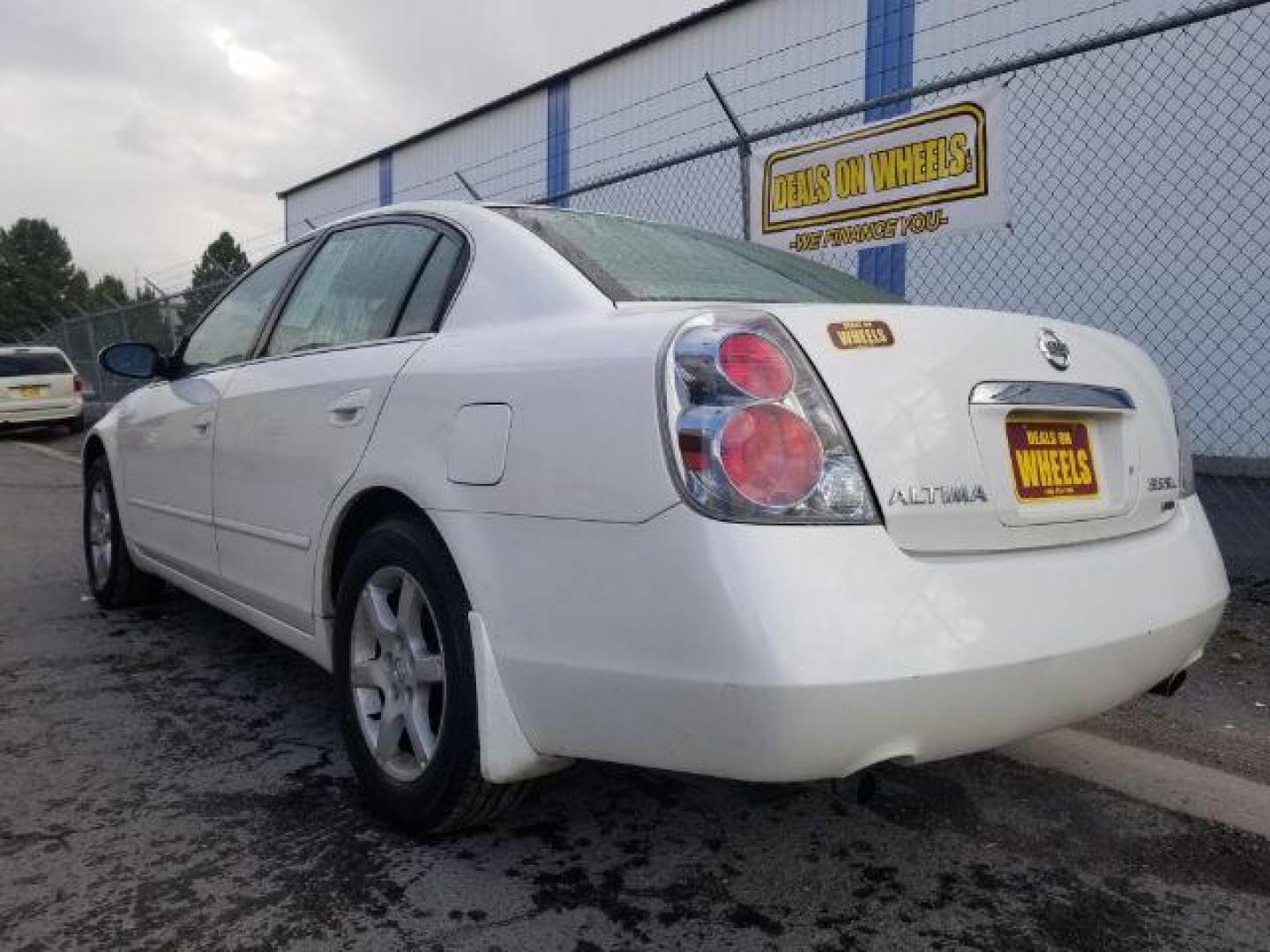 2006 Nissan Altima 3.5 SE (1N4BL11D46N) with an 3.5L V6 DOHC 24V engine, located at 601 E. Idaho St., Kalispell, MT, 59901, (406) 300-4664, 0.000000, 0.000000 - Photo#5