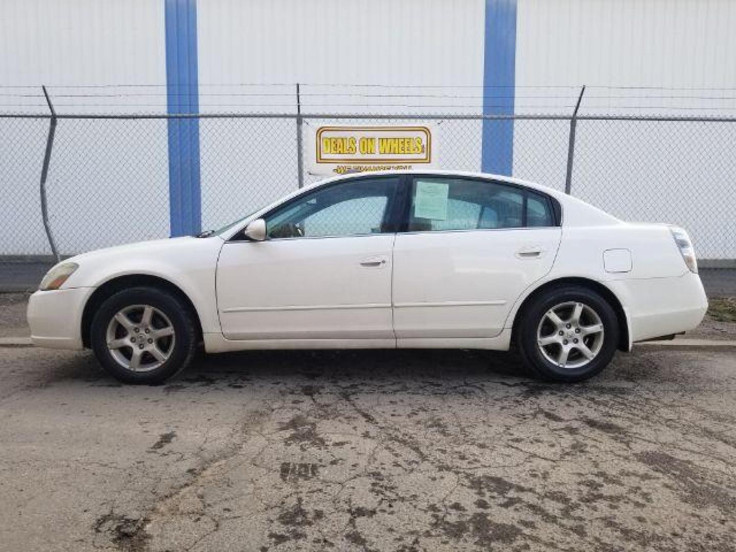 2006 Nissan Altima 3.5 SE (1N4BL11D46N) with an 3.5L V6 DOHC 24V engine, located at 601 E. Idaho St., Kalispell, MT, 59901, (406) 300-4664, 0.000000, 0.000000 - Photo#6