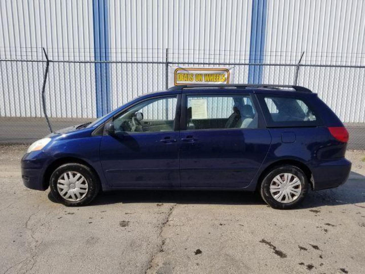 2006 Toyota Sienna LE 8-Passenger (5TDZA23C96S) with an 3.3L V6 DOHC 24V engine, 5-Speed Automatic transmission, located at 1821 N Montana Ave., Helena, MT, 59601, 0.000000, 0.000000 - Photo#2