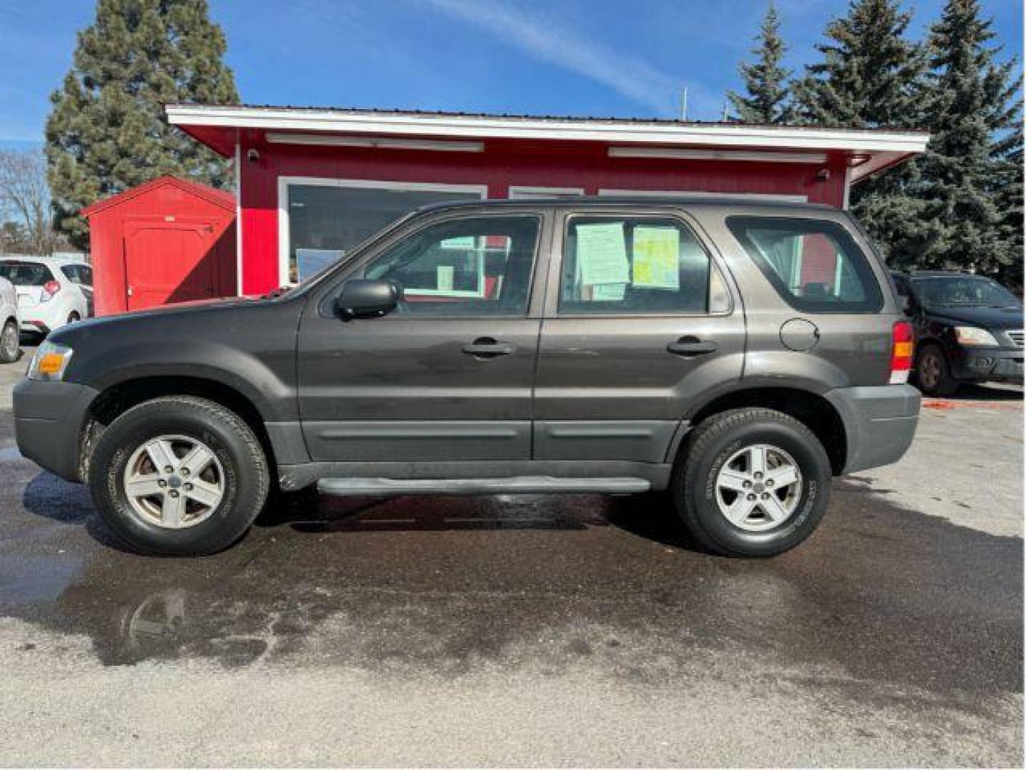 2007 Tungsten Grey Metallic Ford Escape XLS 4WD (1FMCU92Z87K) with an 2.3L L4 DOHC 16V engine, 4-Speed Automatic transmission, located at 601 E. Idaho St., Kalispell, MT, 59901, (406) 300-4664, 0.000000, 0.000000 - Photo#1