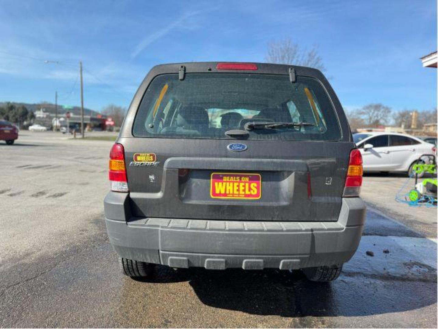 2007 Tungsten Grey Metallic Ford Escape XLS 4WD (1FMCU92Z87K) with an 2.3L L4 DOHC 16V engine, 4-Speed Automatic transmission, located at 601 E. Idaho St., Kalispell, MT, 59901, (406) 300-4664, 0.000000, 0.000000 - Photo#6