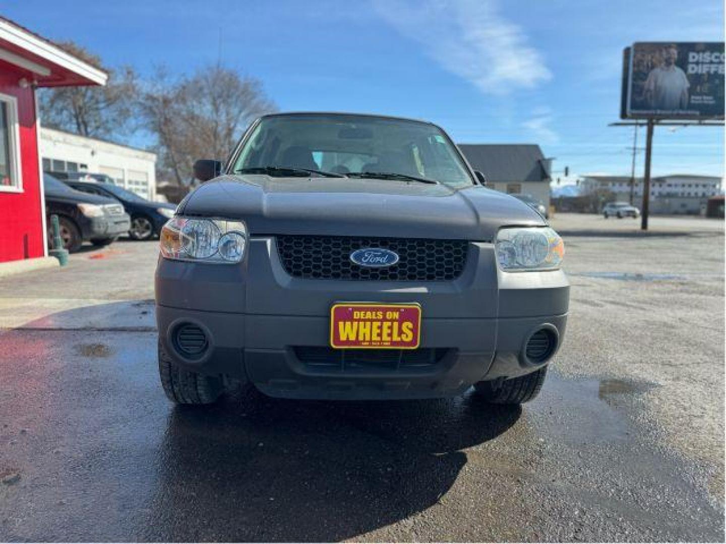 2007 Tungsten Grey Metallic Ford Escape XLS 4WD (1FMCU92Z87K) with an 2.3L L4 DOHC 16V engine, 4-Speed Automatic transmission, located at 601 E. Idaho St., Kalispell, MT, 59901, (406) 300-4664, 0.000000, 0.000000 - Photo#7