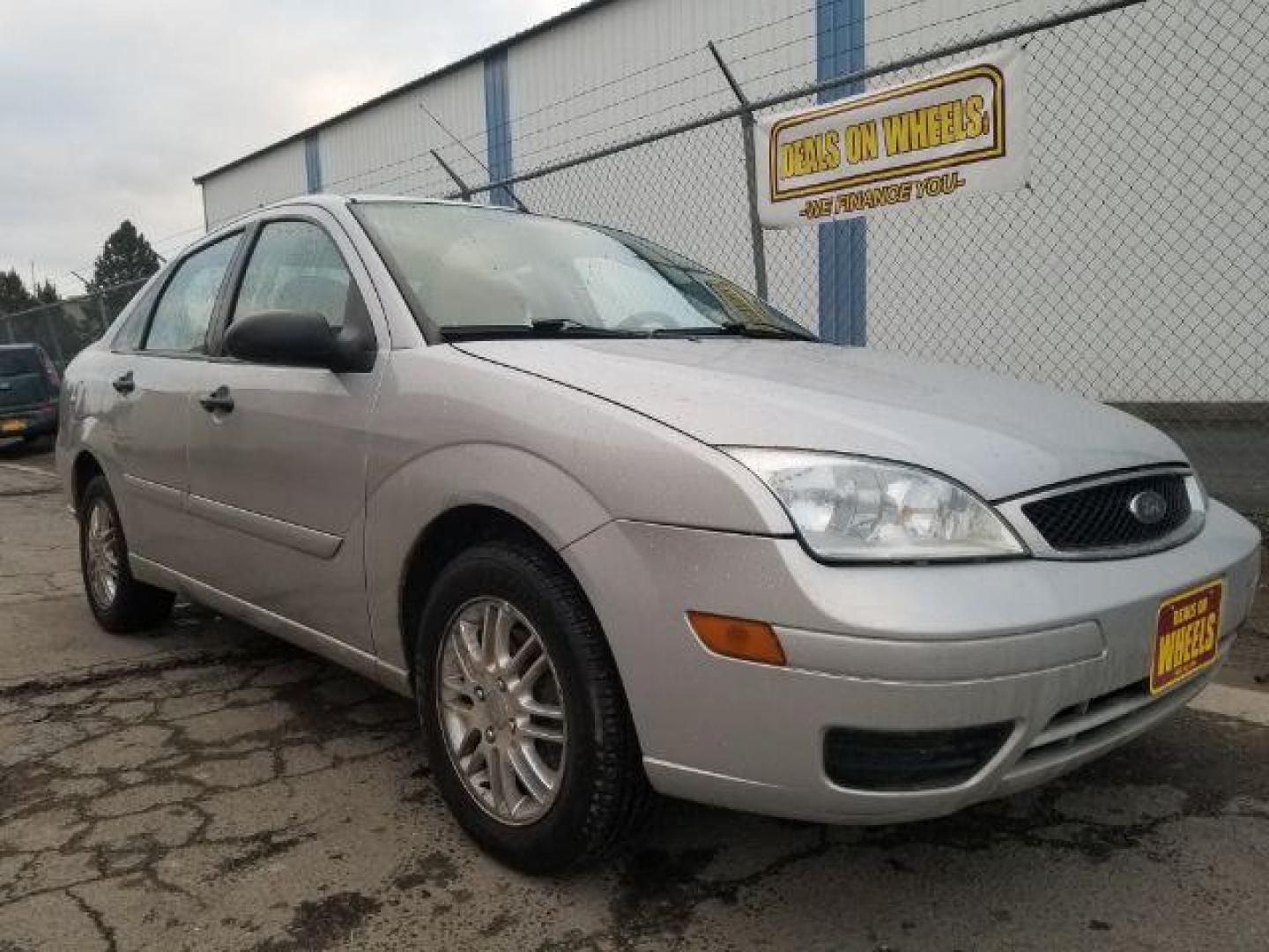 2007 Ford Focus ZX4 S (1FAFP34N97W) with an 2.0L L4 DOHC 16V engine, located at 4801 10th Ave S,, Great Falls, MT, 59405, 0.000000, 0.000000 - Photo#2