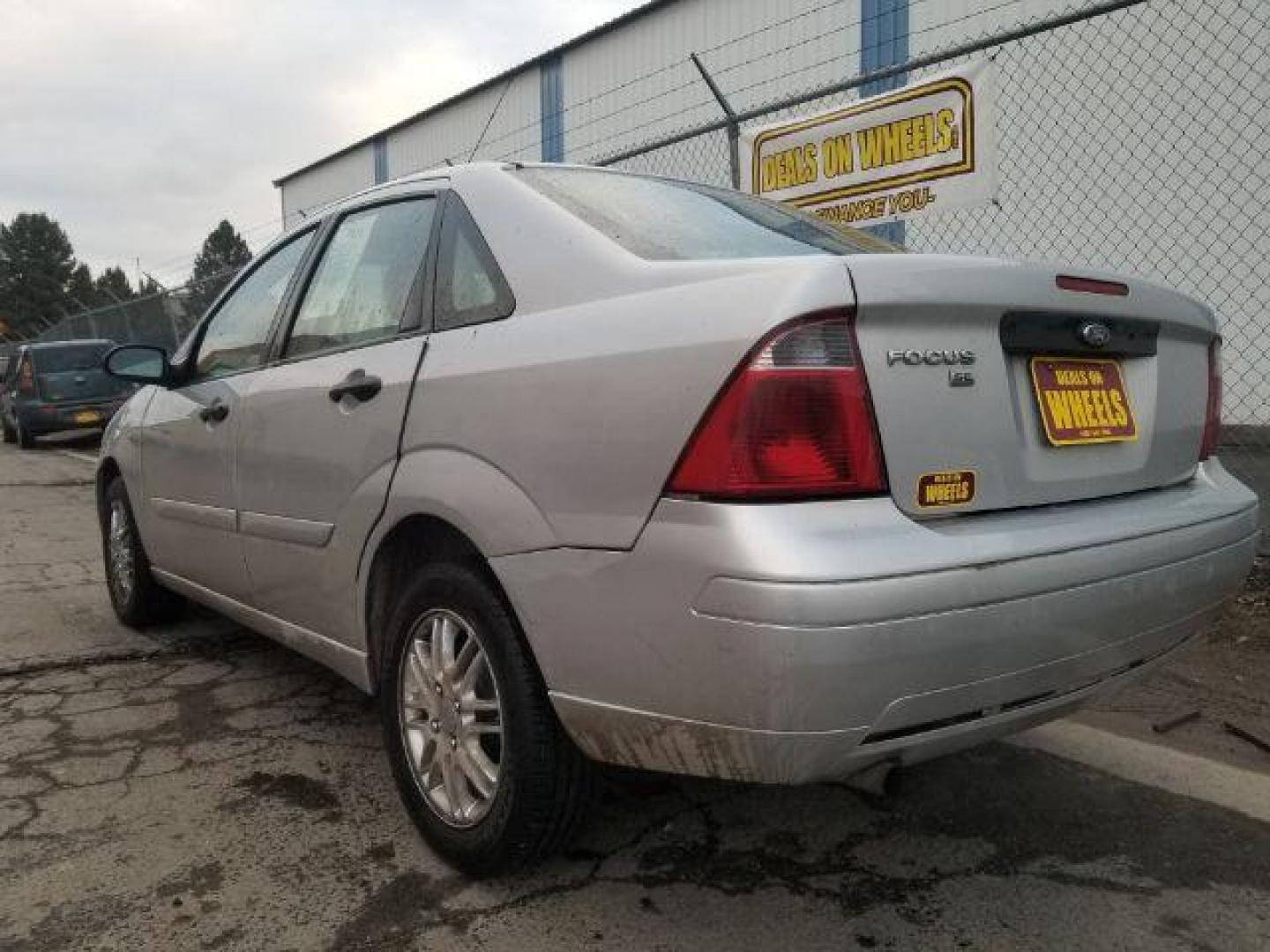 2007 Ford Focus ZX4 S (1FAFP34N97W) with an 2.0L L4 DOHC 16V engine, located at 4801 10th Ave S,, Great Falls, MT, 59405, 0.000000, 0.000000 - Photo#5