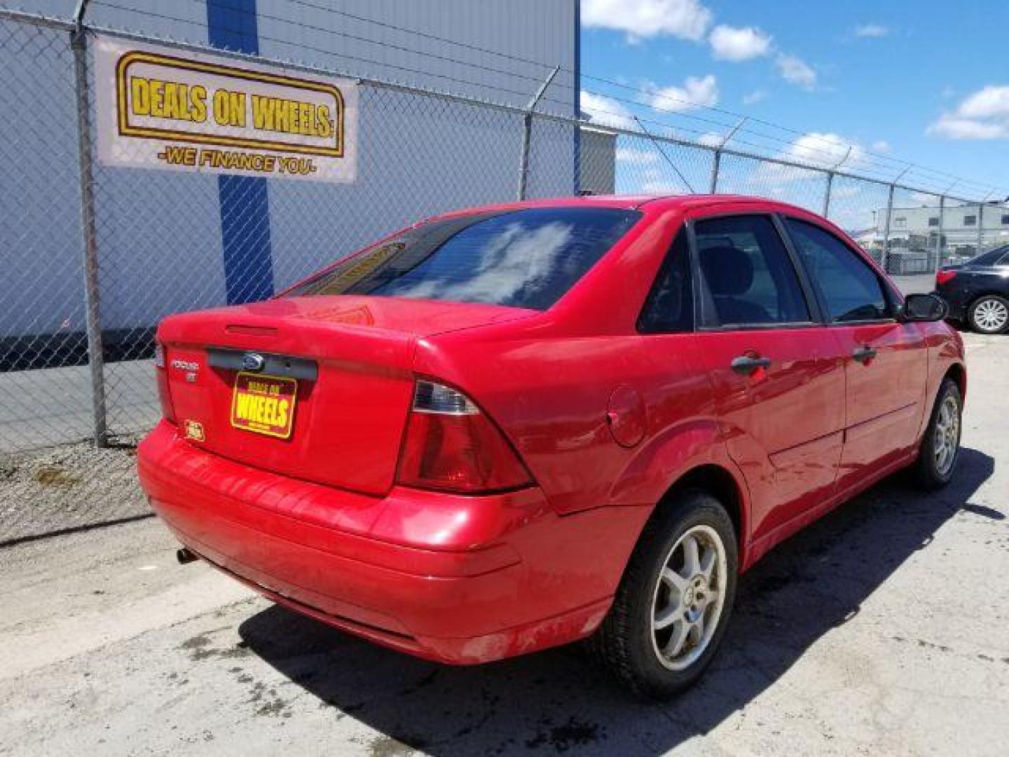 2007 Ford Focus ZX4 SE (1FAFP34N77W) with an 2.0L L4 DOHC 16V engine, located at 1800 West Broadway, Missoula, 59808, (406) 543-1986, 46.881348, -114.023628 - Photo#4