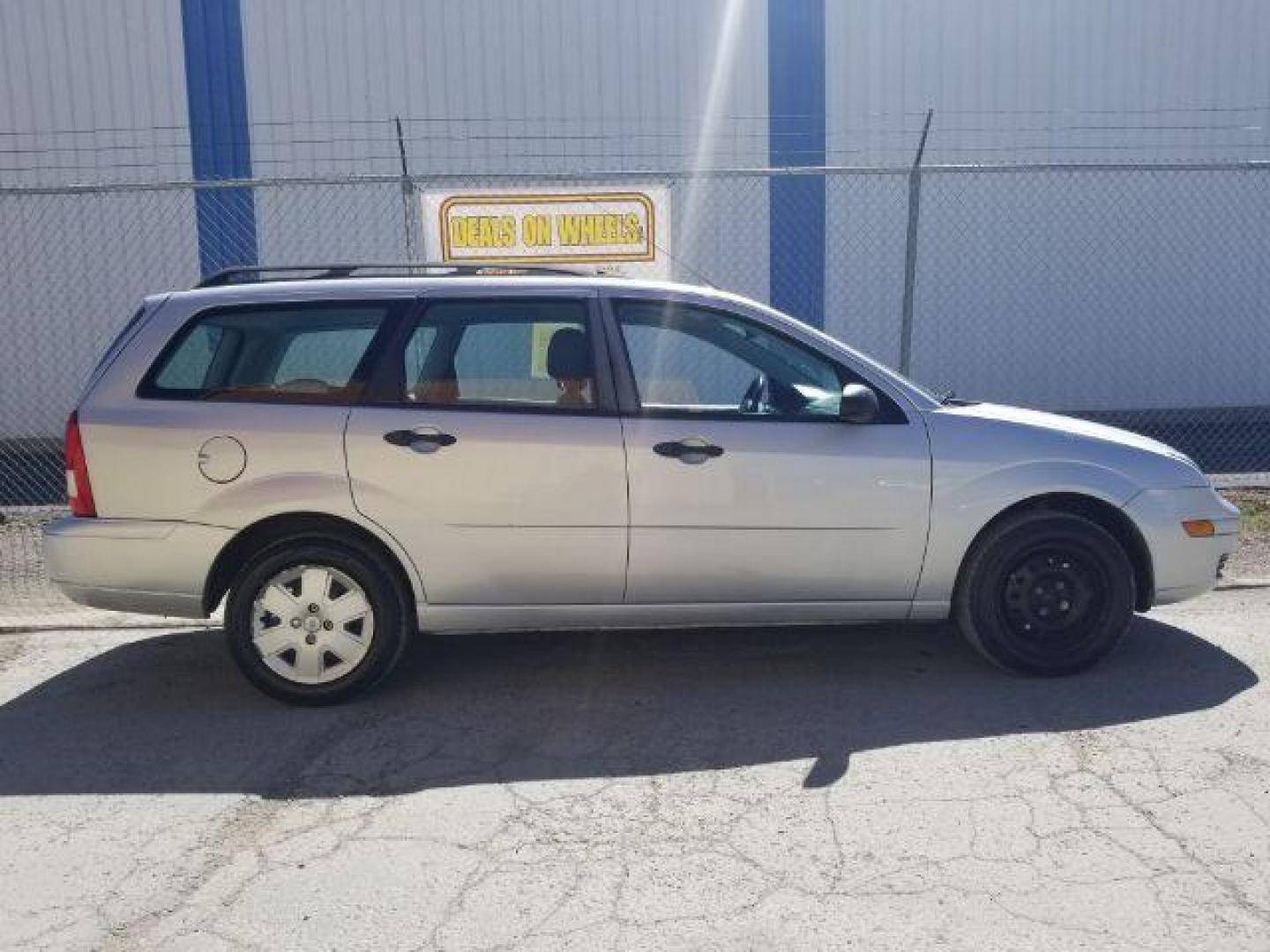 2007 Ford Focus Wagon ZXW SE (1FAHP36N27W) with an 2.0L L4 DOHC 16V engine, located at 4801 10th Ave S,, Great Falls, MT, 59405, 0.000000, 0.000000 - Photo#5