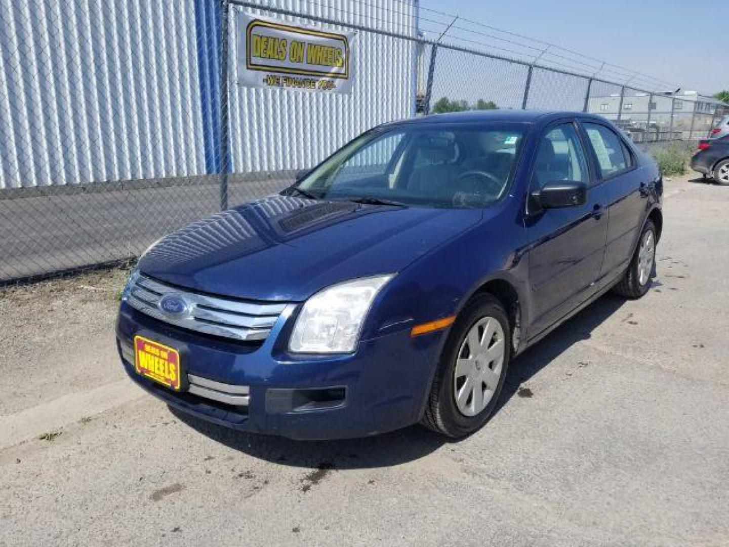 2007 Ford Fusion S (3FAHP06Z97R) with an 2.3L L4 DOHC 16V engine, located at 601 E. Idaho St., Kalispell, MT, 59901, (406) 300-4664, 0.000000, 0.000000 - Photo#0