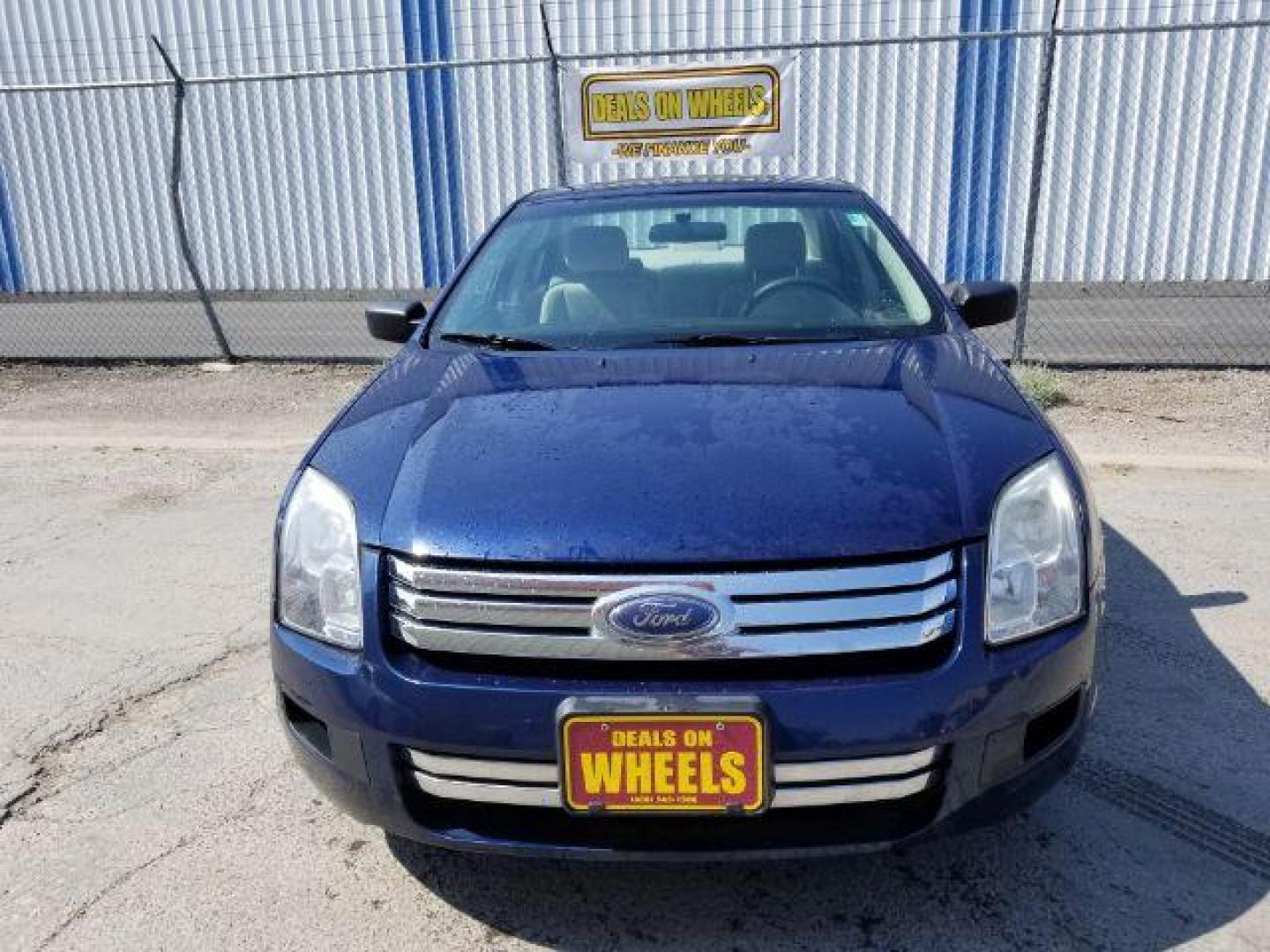 2007 Ford Fusion S (3FAHP06Z97R) with an 2.3L L4 DOHC 16V engine, located at 601 E. Idaho St., Kalispell, MT, 59901, (406) 300-4664, 0.000000, 0.000000 - Photo#1