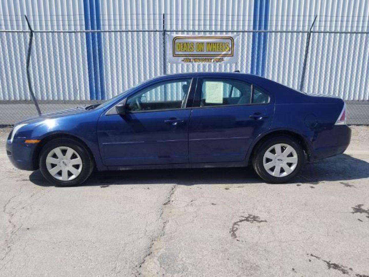 2007 Ford Fusion S (3FAHP06Z97R) with an 2.3L L4 DOHC 16V engine, located at 601 E. Idaho St., Kalispell, MT, 59901, (406) 300-4664, 0.000000, 0.000000 - Photo#2