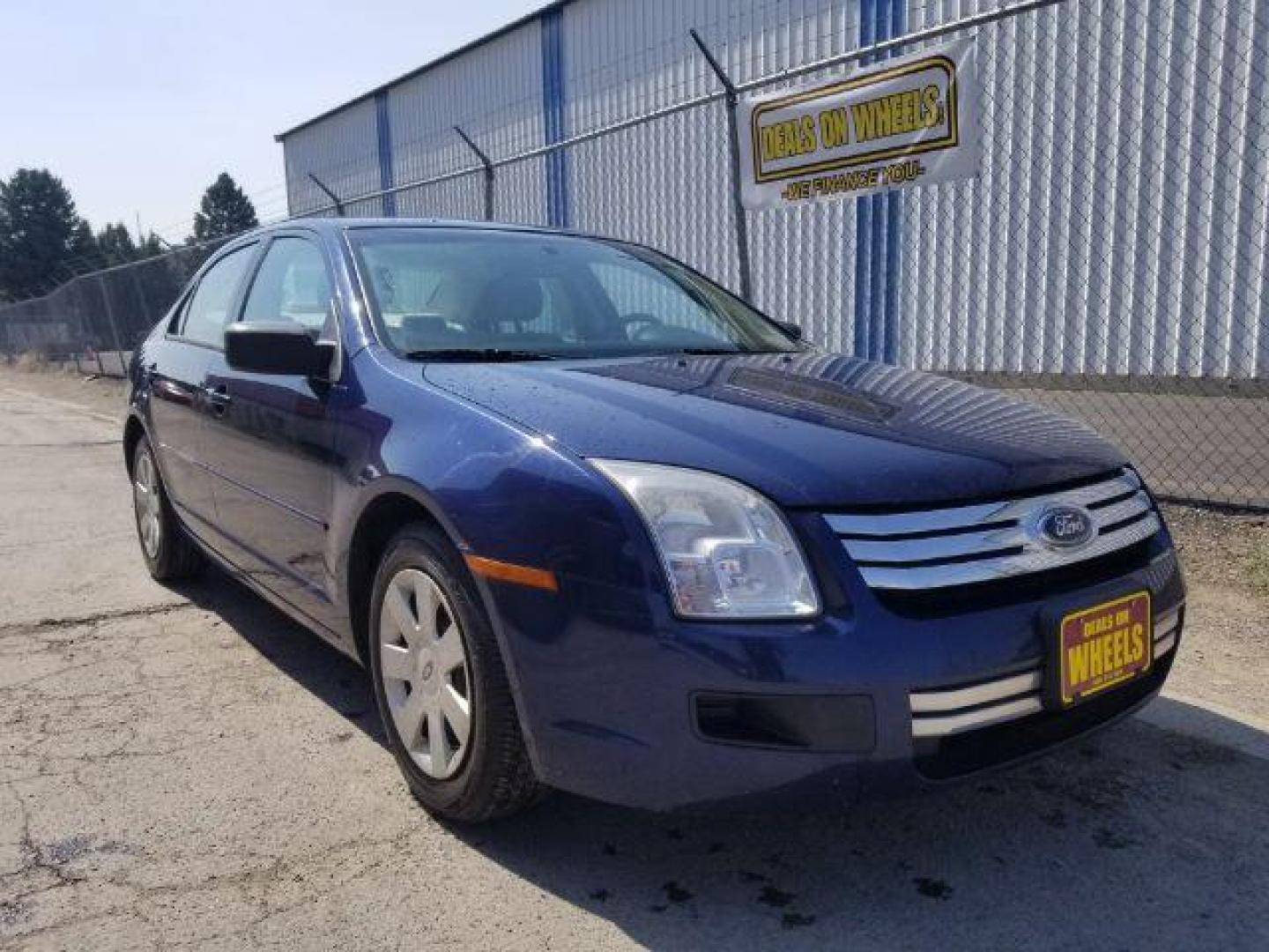 2007 Ford Fusion S (3FAHP06Z97R) with an 2.3L L4 DOHC 16V engine, located at 601 E. Idaho St., Kalispell, MT, 59901, (406) 300-4664, 0.000000, 0.000000 - Photo#6