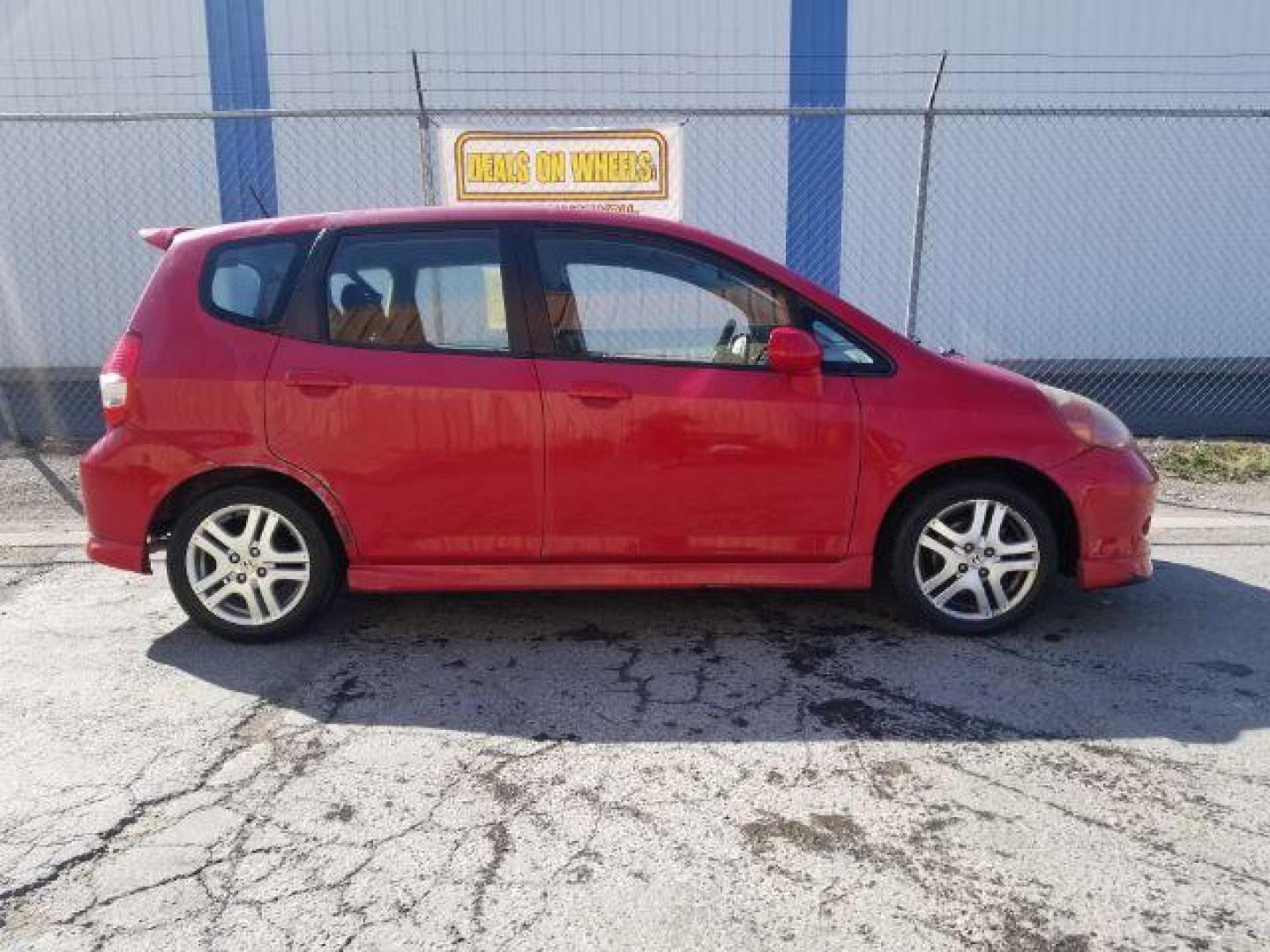 2007 Honda Fit Sport 5-Speed AT (JHMGD38687S) with an 1.5L L4 SOHC 16V engine, 5-Speed Automatic transmission, located at 4801 10th Ave S,, Great Falls, MT, 59405, 0.000000, 0.000000 - Photo#5