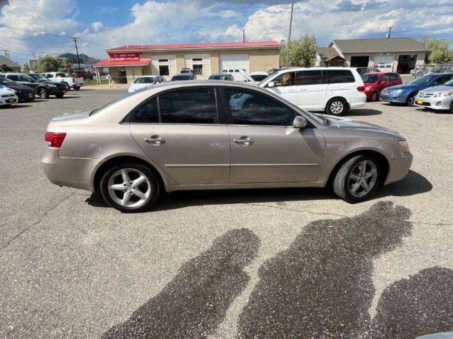 2007 Hyundai Sonata LTD XM (5NPEU46F87H) with an 3.3L V6 DOHC 24V engine, 5-Speed Automatic transmission, located at 1821 N Montana Ave., Helena, MT, 59601, 0.000000, 0.000000 - Photo#3