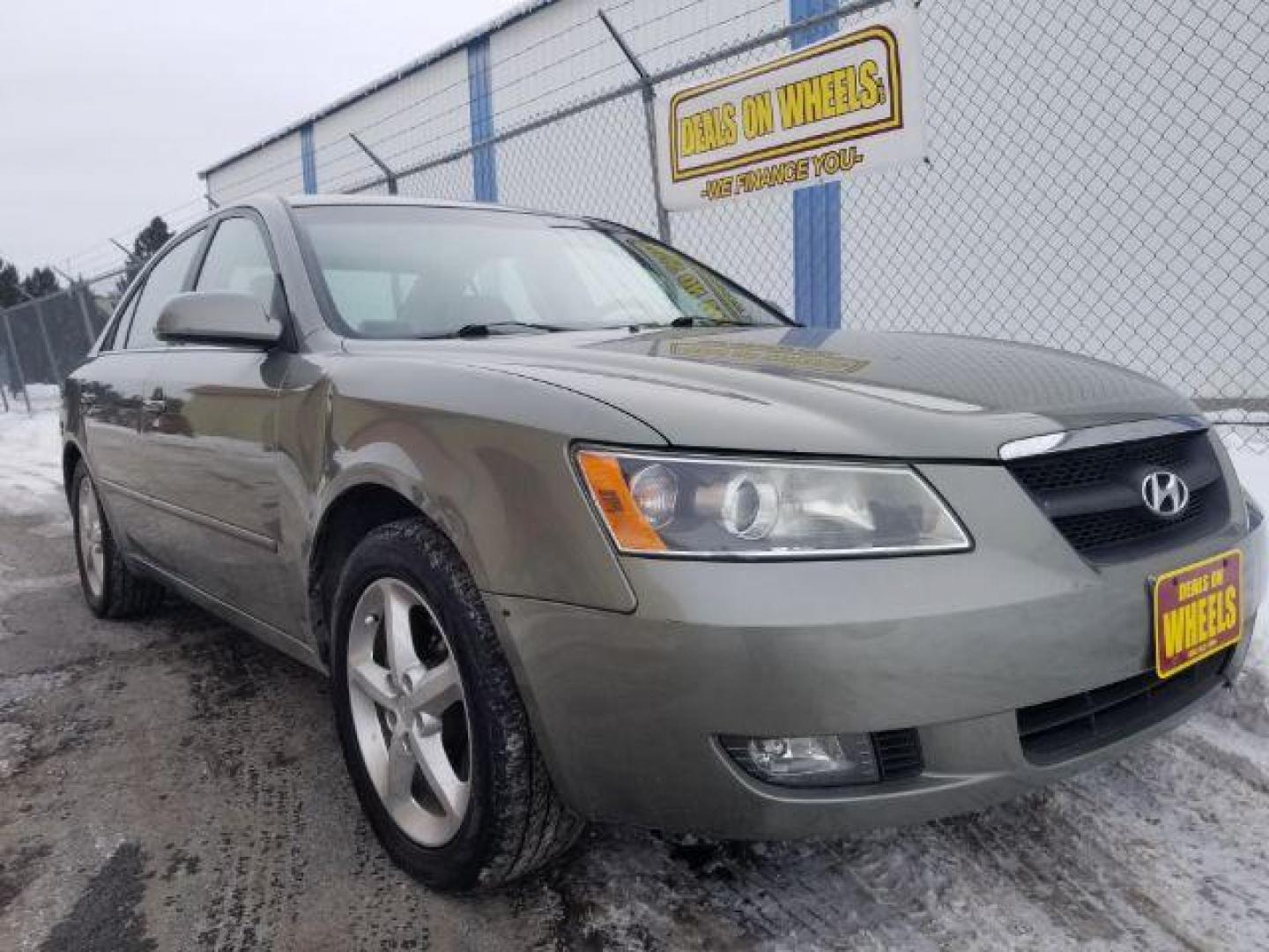 2007 Hyundai Sonata SE XM (5NPEU46F07H) with an 3.3L V6 DOHC 24V engine, 5-Speed Automatic transmission, located at 1821 N Montana Ave., Helena, MT, 59601, 0.000000, 0.000000 - Photo#2