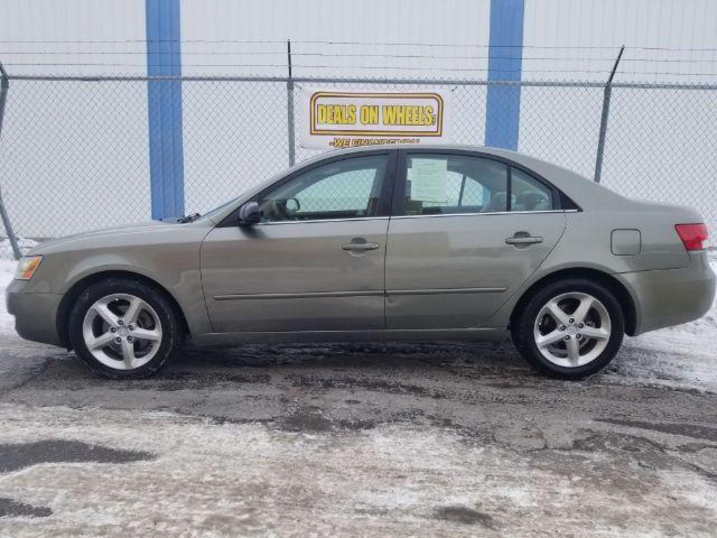 2007 Hyundai Sonata SE XM (5NPEU46F07H) with an 3.3L V6 DOHC 24V engine, 5-Speed Automatic transmission, located at 1821 N Montana Ave., Helena, MT, 59601, 0.000000, 0.000000 - Photo#6