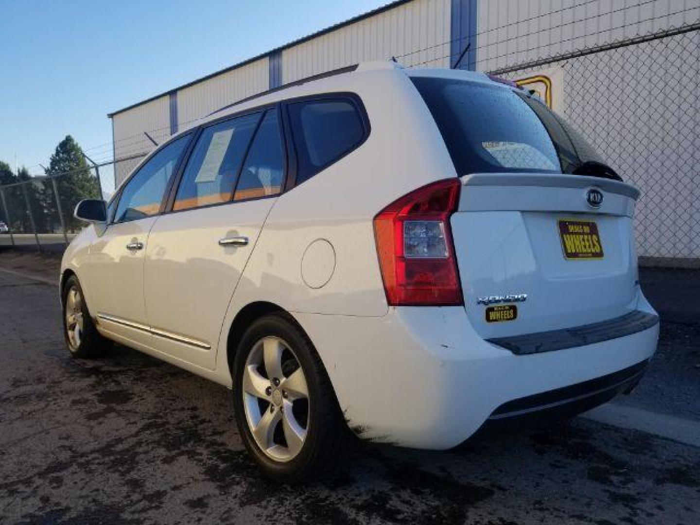 2007 Kia Rondo EX V6 (KNAFG526277) with an 2.7L V6 DOHC 24V engine, 4-Speed Automatic transmission, located at 1800 West Broadway, Missoula, 59808, (406) 543-1986, 46.881348, -114.023628 - Photo#5